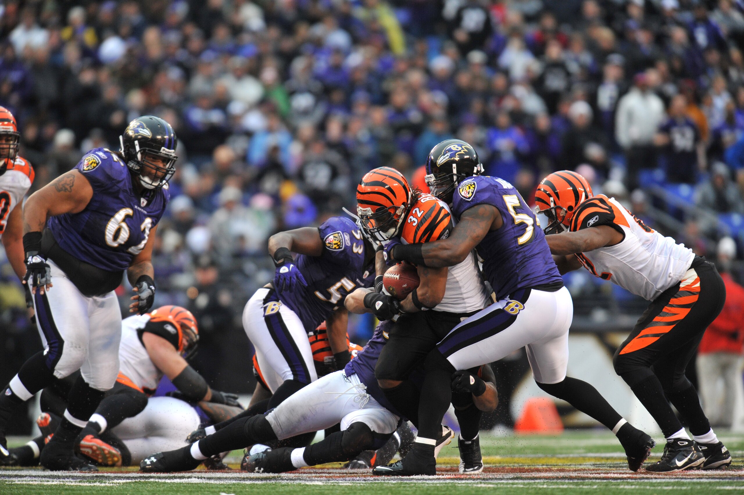 BALTIMORE, MD - JANUARY 2: Cedric Benson #32 of the Cincinnati Bengals runs the ball while Ray Lewis #52 of the Baltimore Ravens makes a tackle at M&T Bank Stadium on January 2, 2011 in Baltimore, Maryland. The Ravens defeated the Bengals 13-6. (Photo by BALTIMORE, MD - JANUARY 2: Cedric Benson #32 of the Cincinnati Bengals runs the ball while Ray Lewis #52 of the Baltimore Ravens makes a tackle at M&T Bank Stadium on January 2, 2011 in Baltimore, Maryland. The Ravens defeated the Bengals 13-6. (Photo by