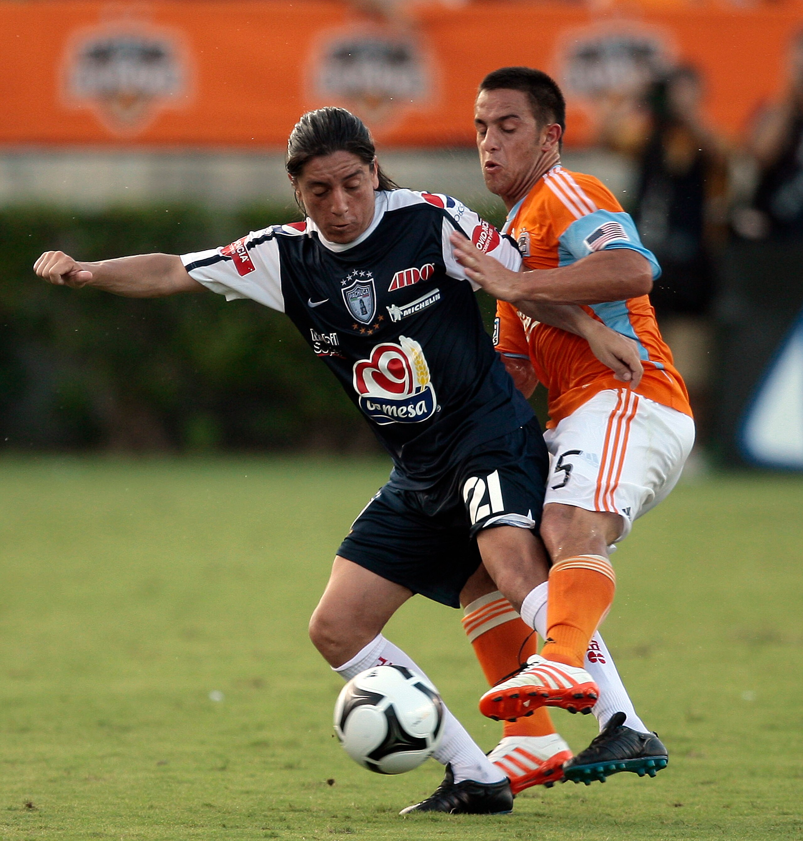 HOUSTON - JULY 15:  Damian Manso #21 of Pachuca and Danny Cruz #5 of the Houston Dynamo fight for the ball during  a SuperLiga match at Robertson Stadium on July 15, 2010 in Houston, Texas.  (Photo by Bob Levey/Getty Images)