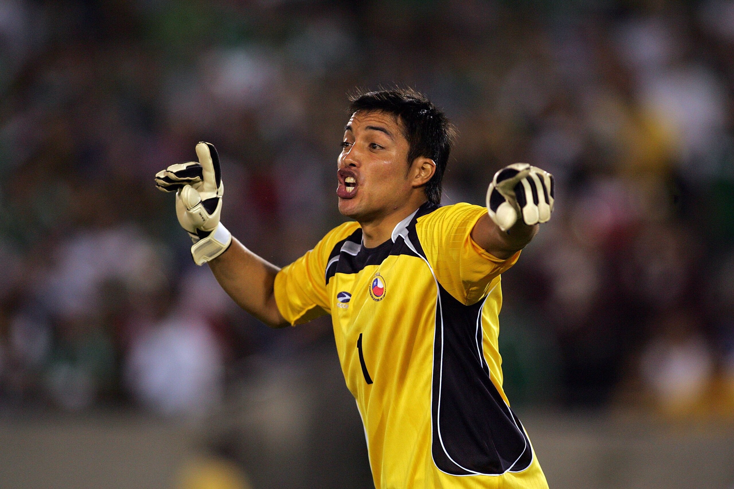 LOS ANGELES, CA - SEPTEMBER 24:  Goalkeeper Miguel Pinto #1 of Chile positions his defense prior to a corner kick by Mexico during their International Friendly match at the Los Angeles Memorial Coliseum on September 24, 2008 in Los Angeles, California. Ch