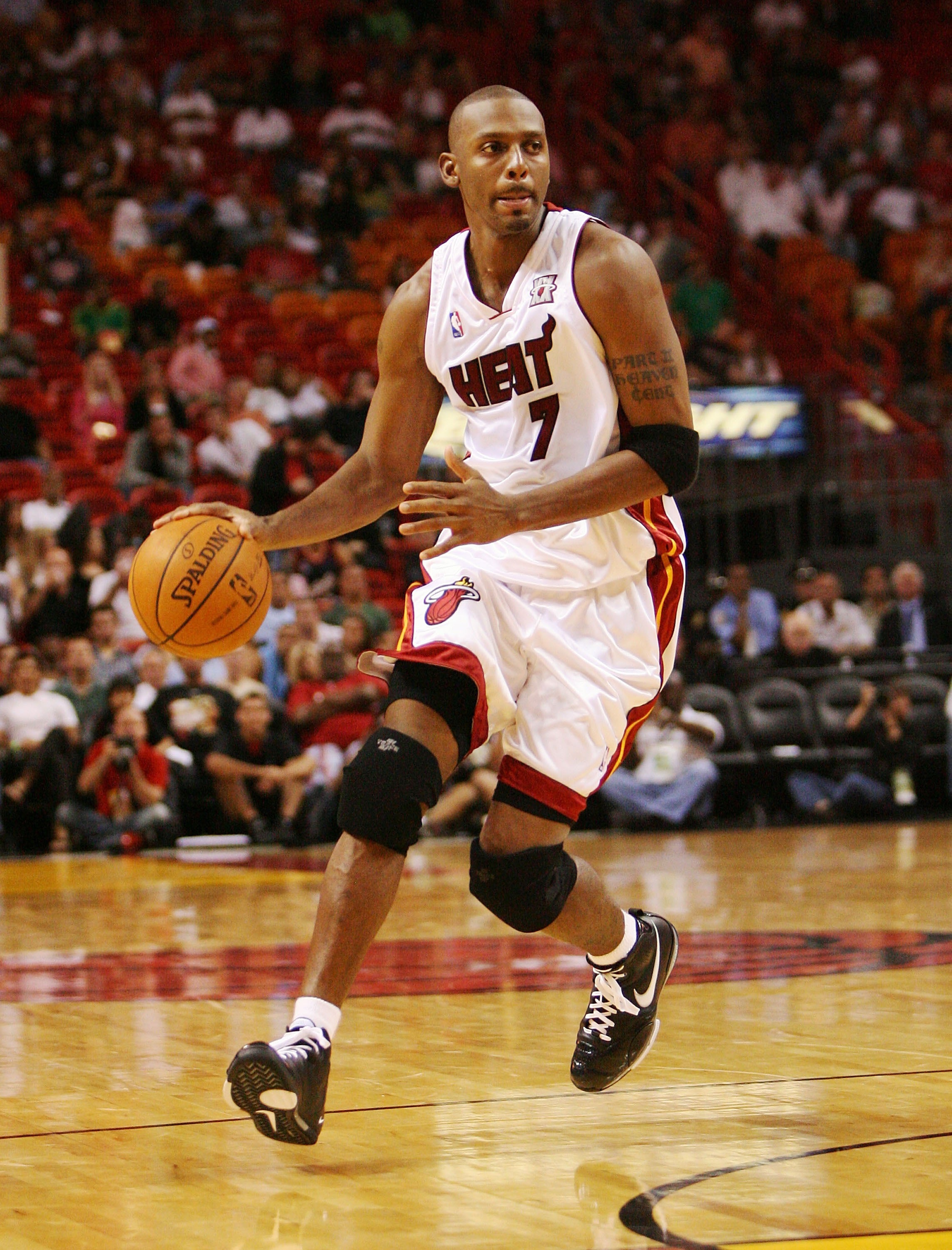 MIAMI - OCTOBER 23:  Penny Hardaway #7 of the Miami Heat drives against the San Antonio Spurs at American Airlines Arena on October 23, 2007 in Miami, Florida. The Spurs defeated the Heat 104-87. NOTE TO USER: User expressly acknowledges and agrees that,