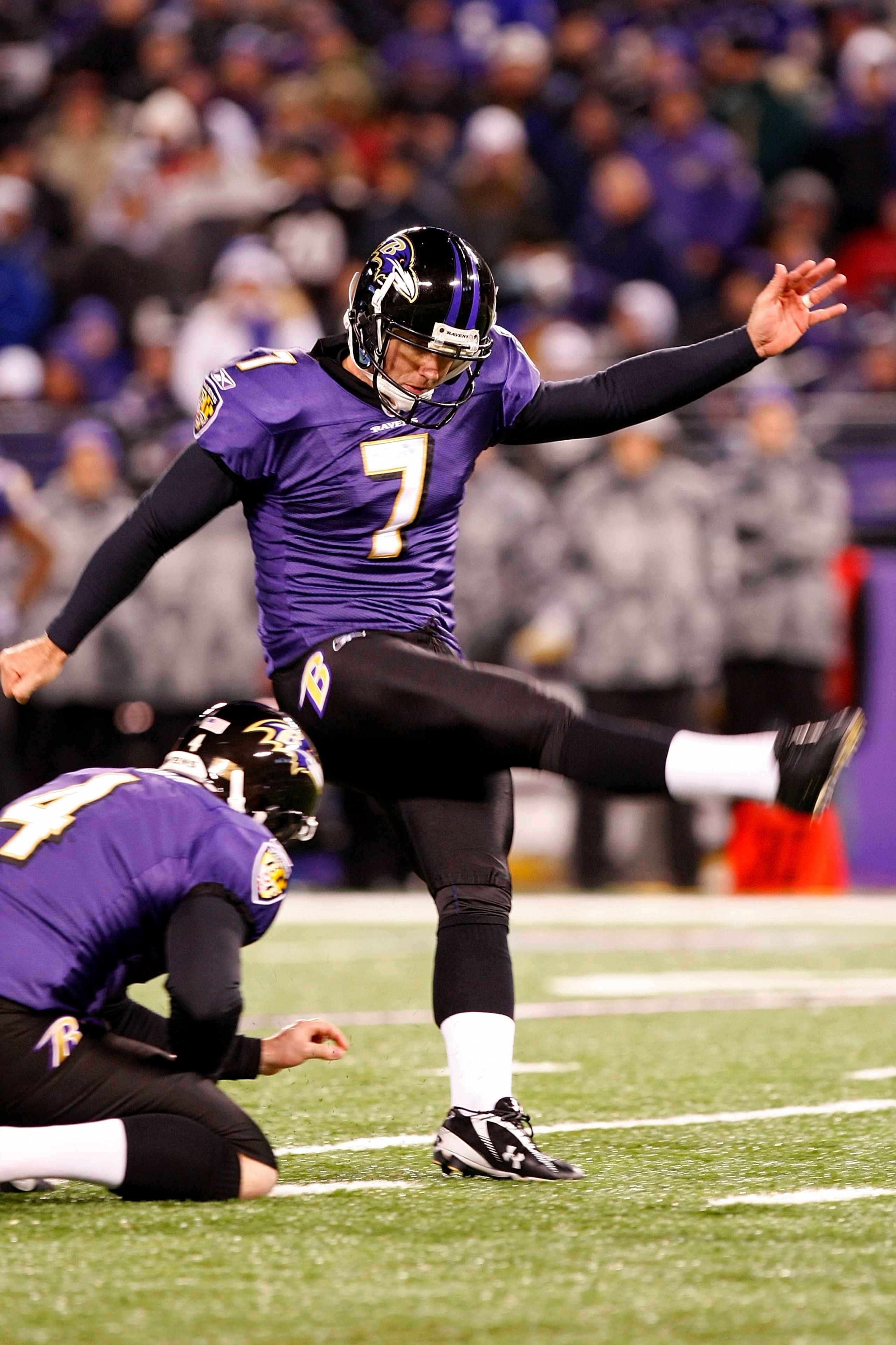 BALTIMORE, MD - DECEMBER 05:  Billy Cundiff #7 of the Baltimore Ravens kicks the ball against the Pittsburgh Steelers at M&T Bank Stadium on December 5, 2010 in Baltimore, Maryland.  (Photo by Geoff Burke/Getty Images)