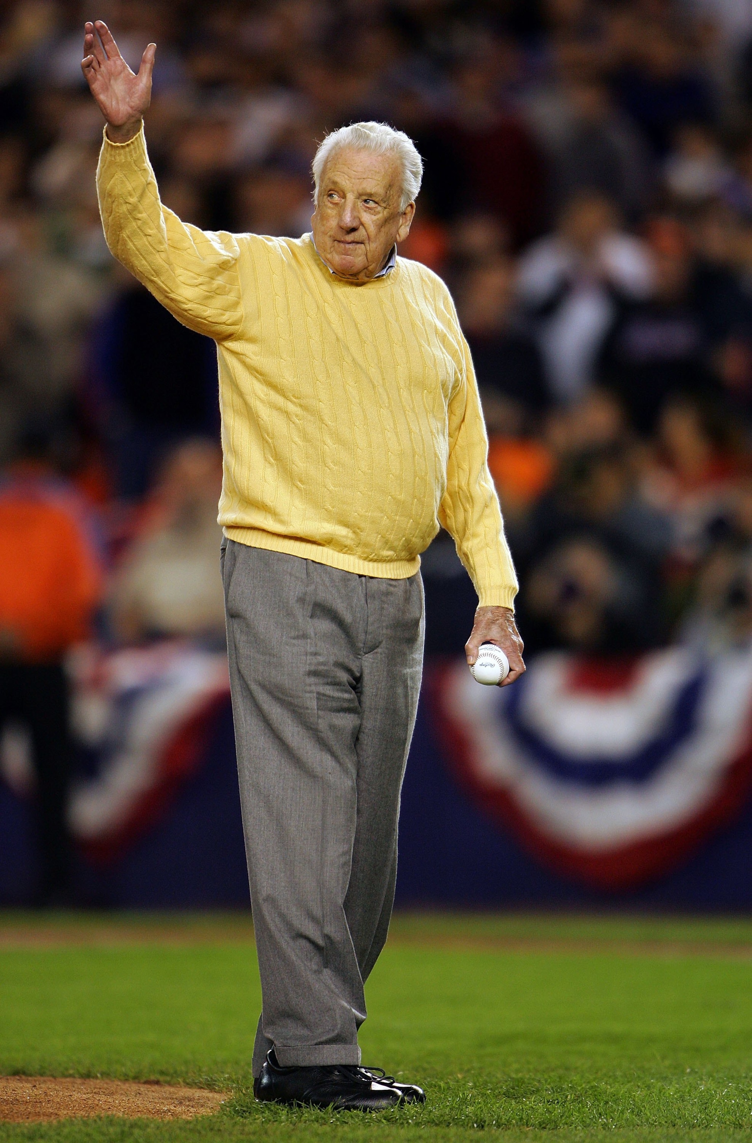 NEW YORK - OCTOBER 05: Ralph Kiner waves to the crowd before throwing out the first pitch in a game between the New York Mets and the Los Angeles Dodgers during game two of the National League Division Series at Shea Stadium on October 5, 2006 in the Fl NEW YORK - OCTOBER 05: Ralph Kiner waves to the crowd before throwing out the first pitch in a game between the New York Mets and the Los Angeles Dodgers during game two of the National League Division Series at Shea Stadium on October 5, 2006 in the Fl
