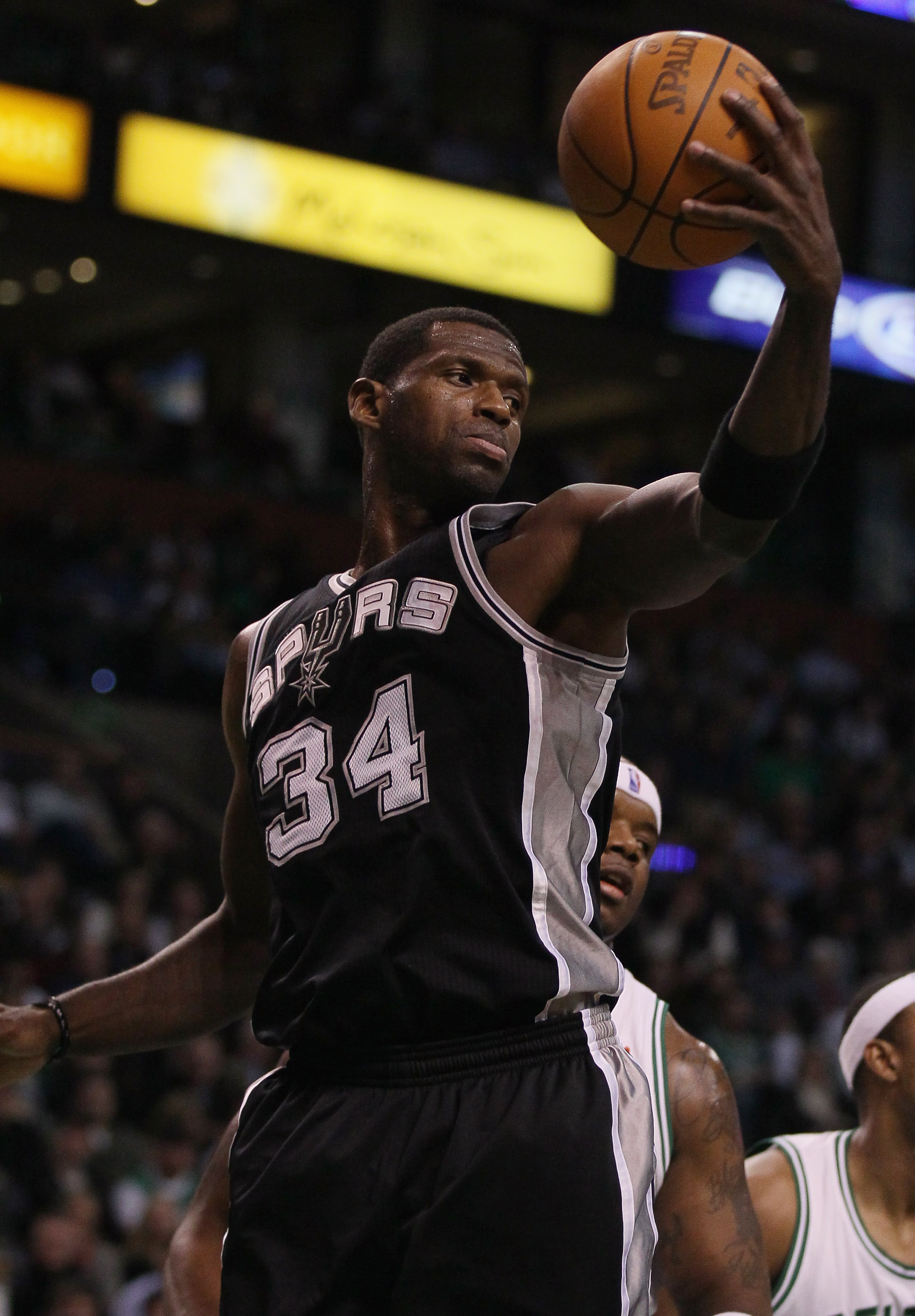 BOSTON, MA - JANUARY 05:  Antonio McDyess #34 of the San Antonio Spurs grabs the rebound in the first half against the Boston Celtics on January 5, 2011 at the TD Garden in Boston, Massachusetts. NOTE TO USER: User expressly acknowledges and agrees that,