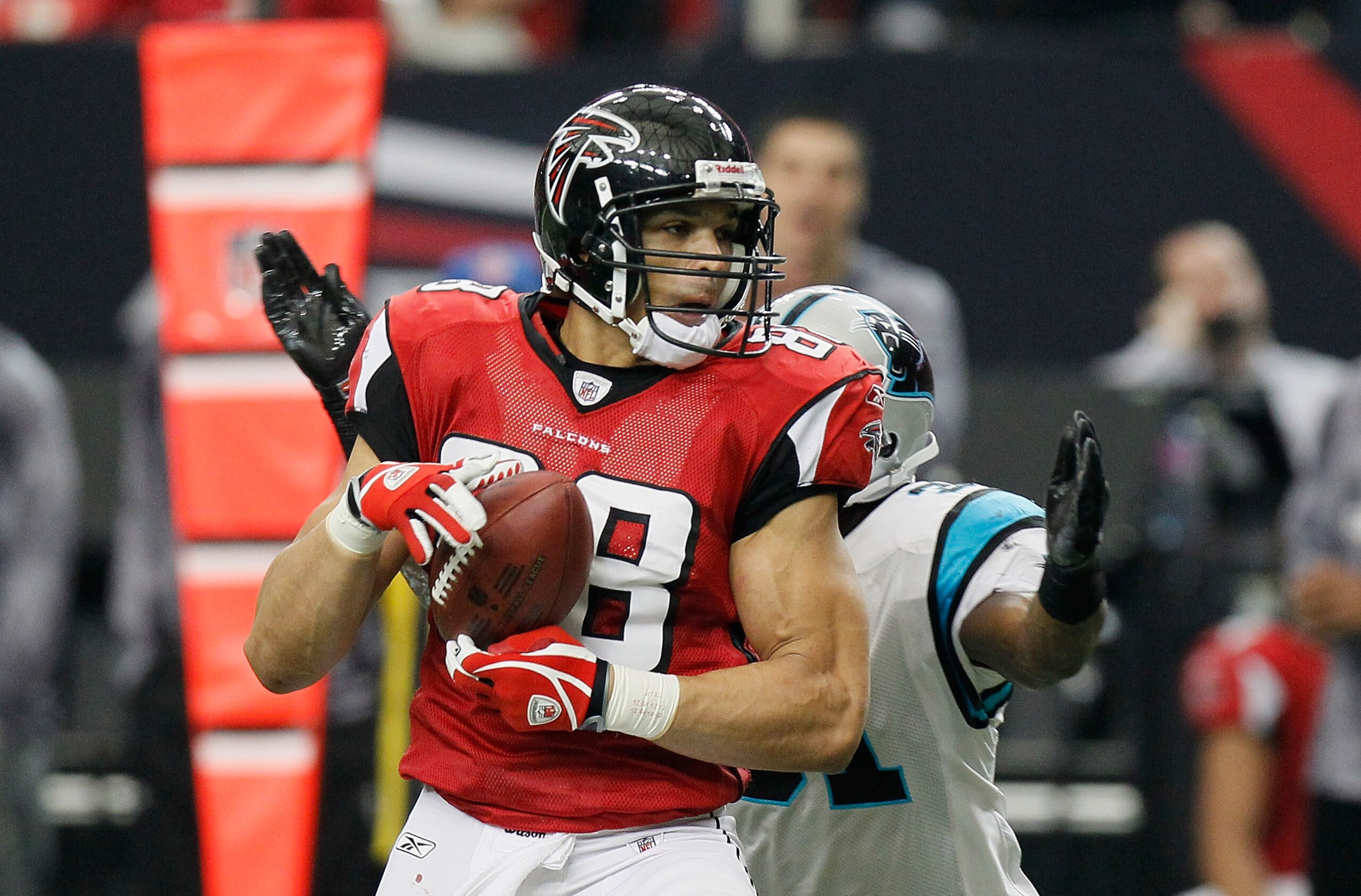 ATLANTA, GA - JANUARY 02:  Tony Gonzalez #88 of the Atlanta Falcons against the Carolina Panthers at Georgia Dome on January 2, 2011 in Atlanta, Georgia.  (Photo by Kevin C. Cox/Getty Images)