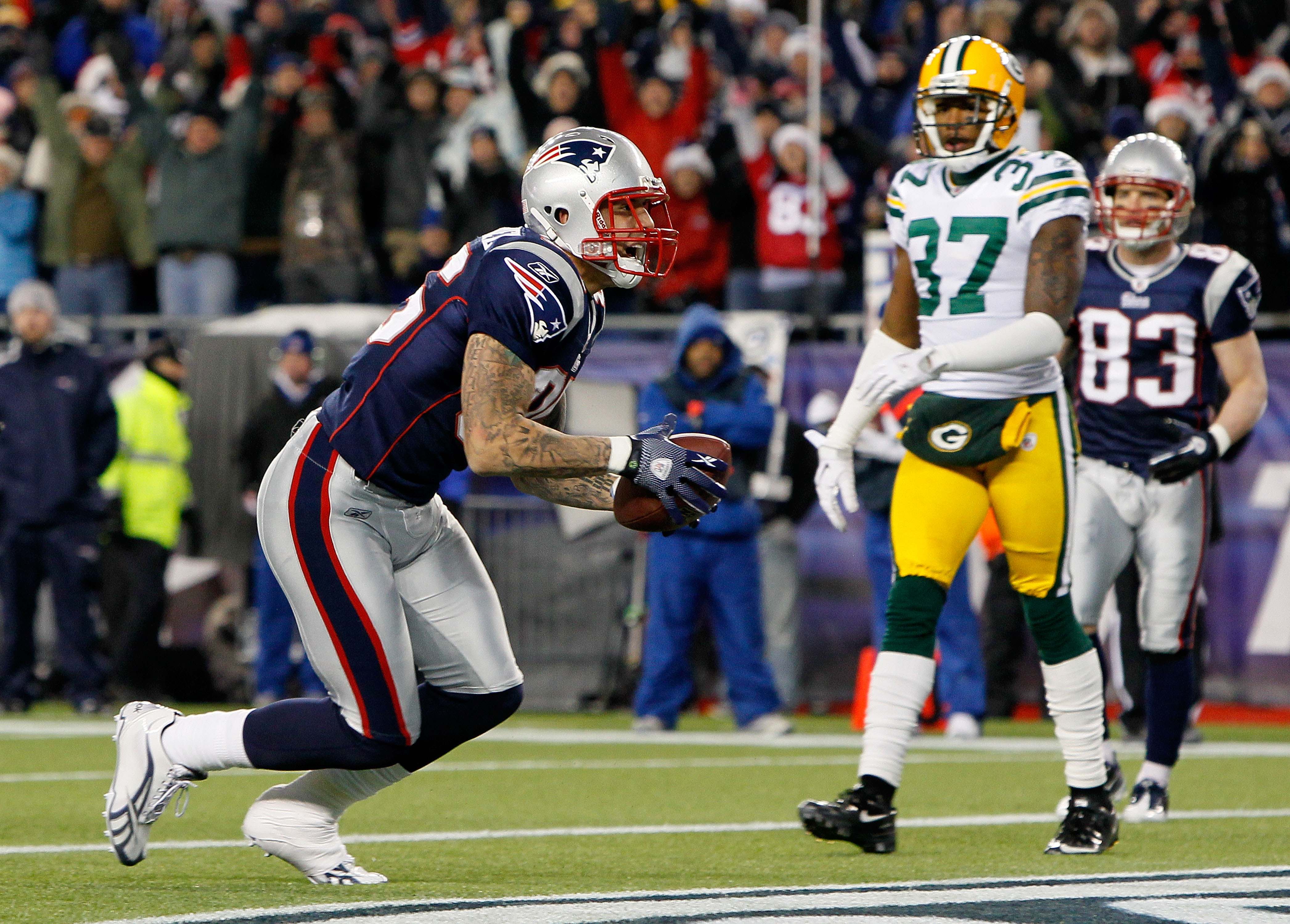 FOXBORO, MA - DECEMBER 19:  Tight end Aaron Hernandez #85 of the New England Patriots scores a touchdown against the Green Bay Packers during the second quarter of the game at Gillette Stadium on December 19, 2010 in Foxboro, Massachusetts.  (Photo by Jim