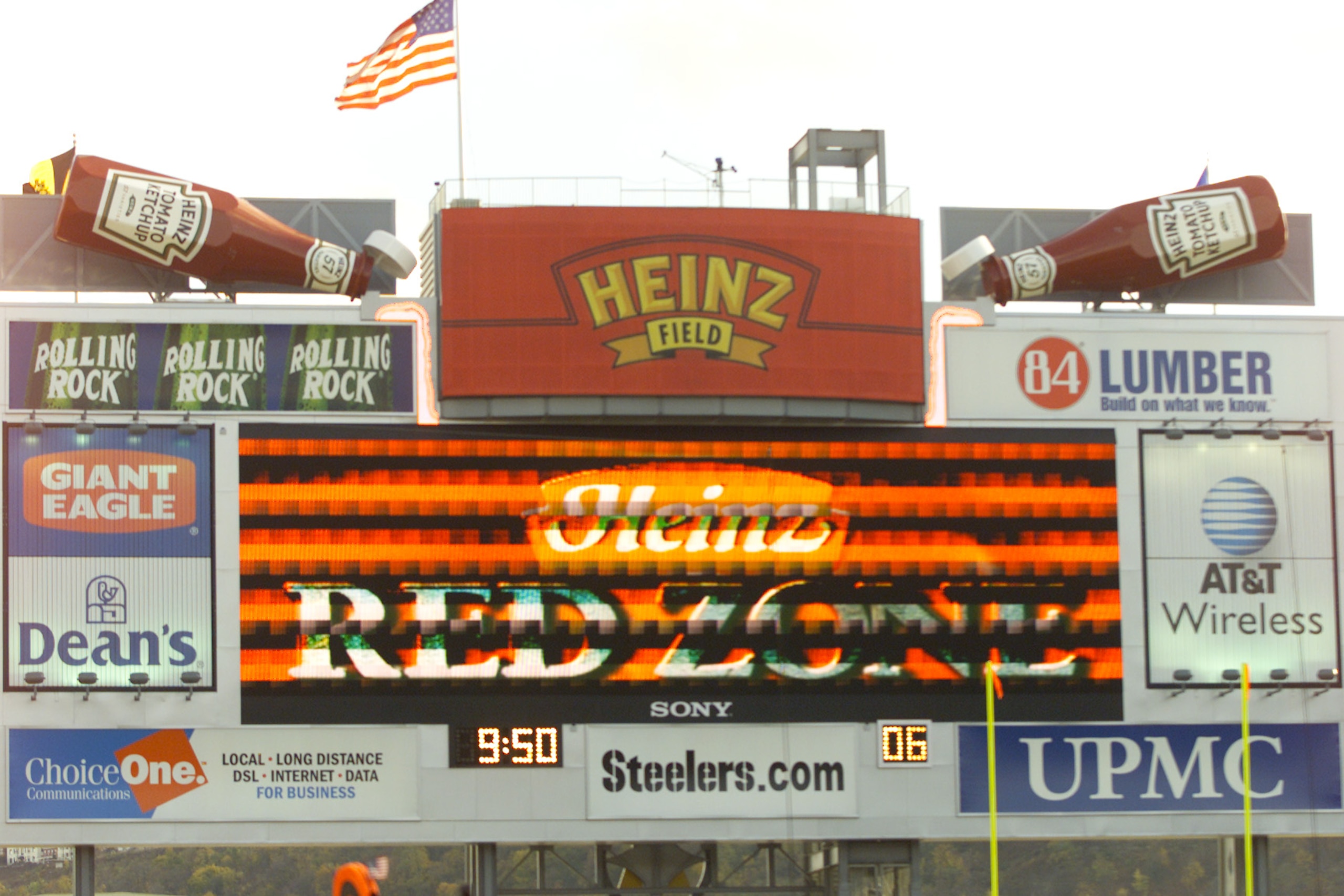4 Nov 2001 : View of scoreboard and add banners during the game at Heinz Field in Pittsburgh, Pennsylvania. The Ravens won 13-10. DIGITAL IMAGE. Mandatory Credit: Jamie Squire/Allsport