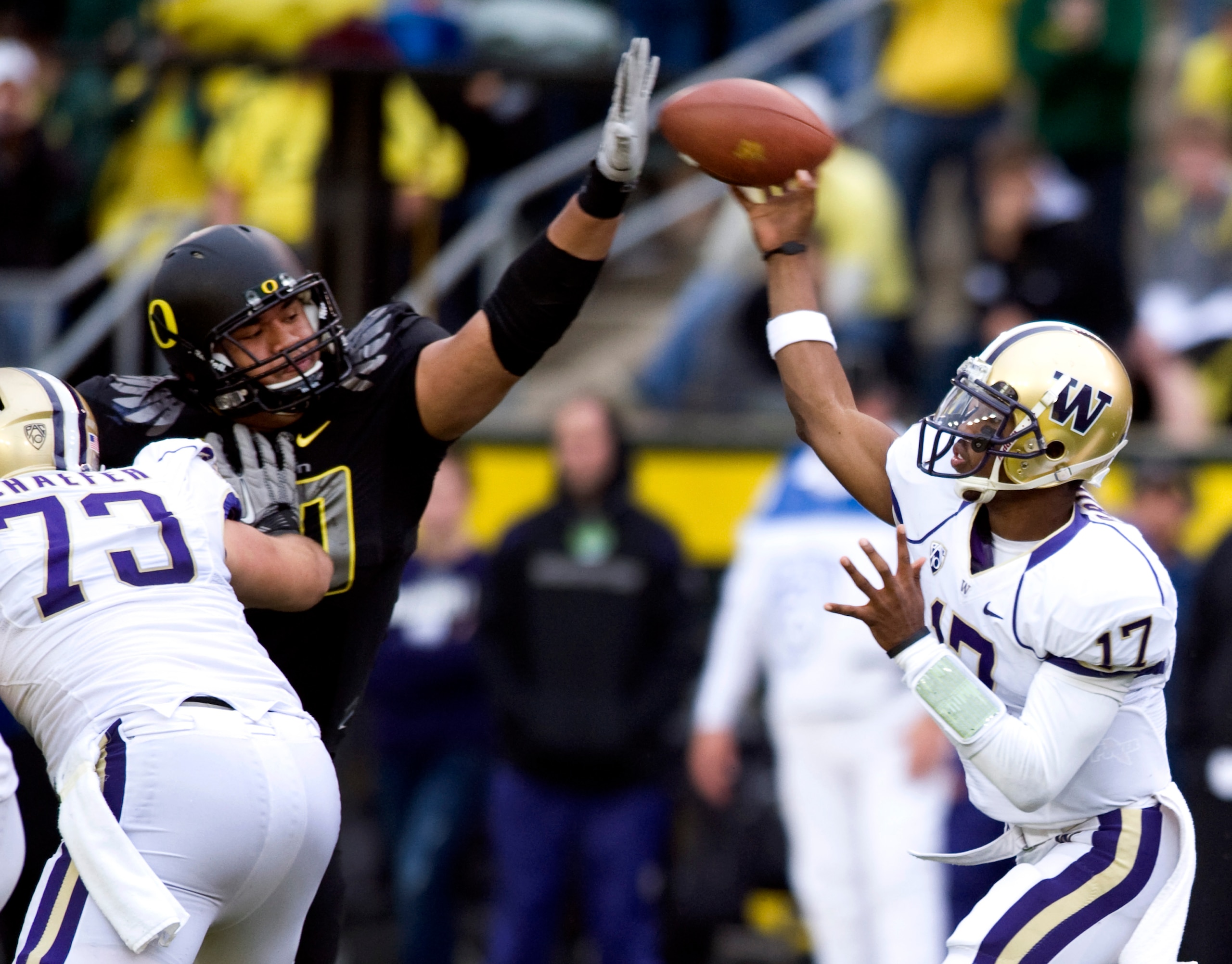 EUGENE, OR - NOVEMBER 06: Defensive tackle Ricky Heimuli #90 of the Oregon Ducks knocks down the pass of quarterback Keith Price #17 of the Washington Huskies in the fourth quarter of the game at Autzen Stadium on November 6, 2010 in Eugene, Oregon. The D EUGENE, OR - NOVEMBER 06: Defensive tackle Ricky Heimuli #90 of the Oregon Ducks knocks down the pass of quarterback Keith Price #17 of the Washington Huskies in the fourth quarter of the game at Autzen Stadium on November 6, 2010 in Eugene, Oregon. The D