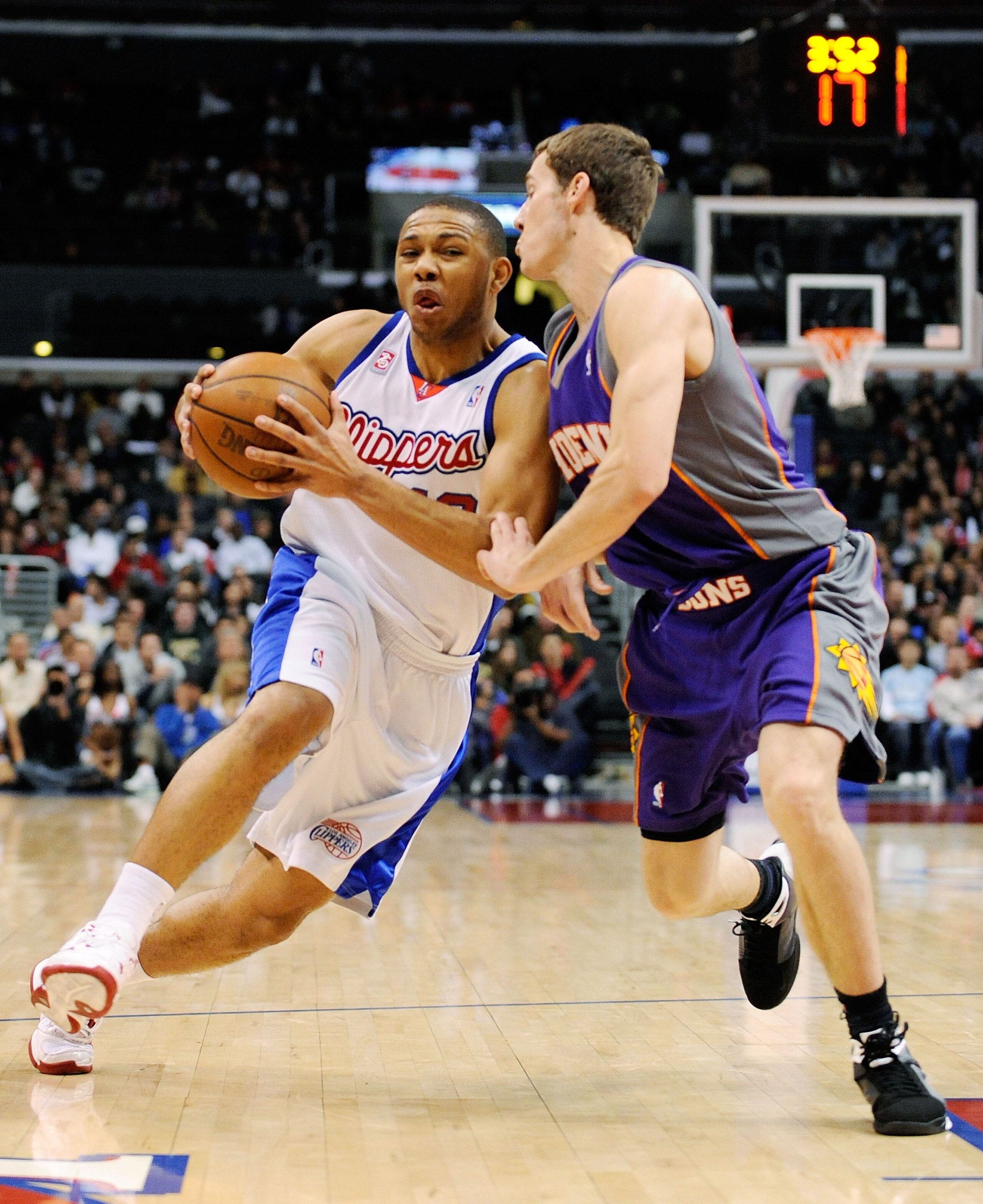 LOS ANGELES, CA - FEBRUARY 18: Eric Gordon #10 of the Los Angeles Clippers drives against Goran Dragic #2 of the Phoenix Suns at the Staples Center on February 18, 2009 in Los Angeles, California. NOTE TO USER: User expressly acknowledges and agrees tha LOS ANGELES, CA - FEBRUARY 18: Eric Gordon #10 of the Los Angeles Clippers drives against Goran Dragic #2 of the Phoenix Suns at the Staples Center on February 18, 2009 in Los Angeles, California. NOTE TO USER: User expressly acknowledges and agrees tha