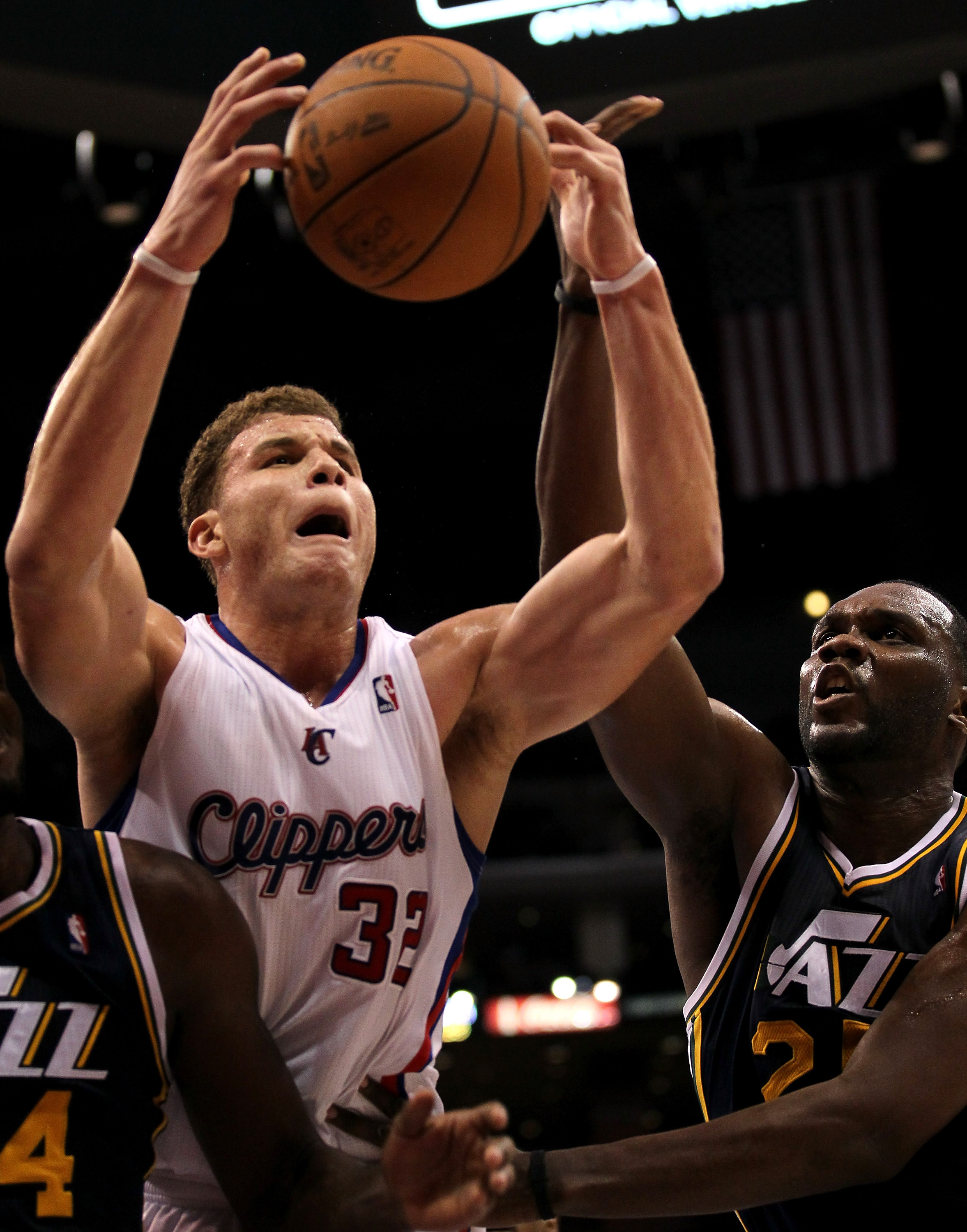 LOS ANGELES, CA - DECEMBER 29: Blake Griffin #32 of the Los Angeles Clippers goes for a rebound against Al Jefferson #25 of the Utah Jazz at Staples Center on December 29, 2010 in Los Angeles, California.       The Jazz won 103-85.  NOTE TO USER: User exp