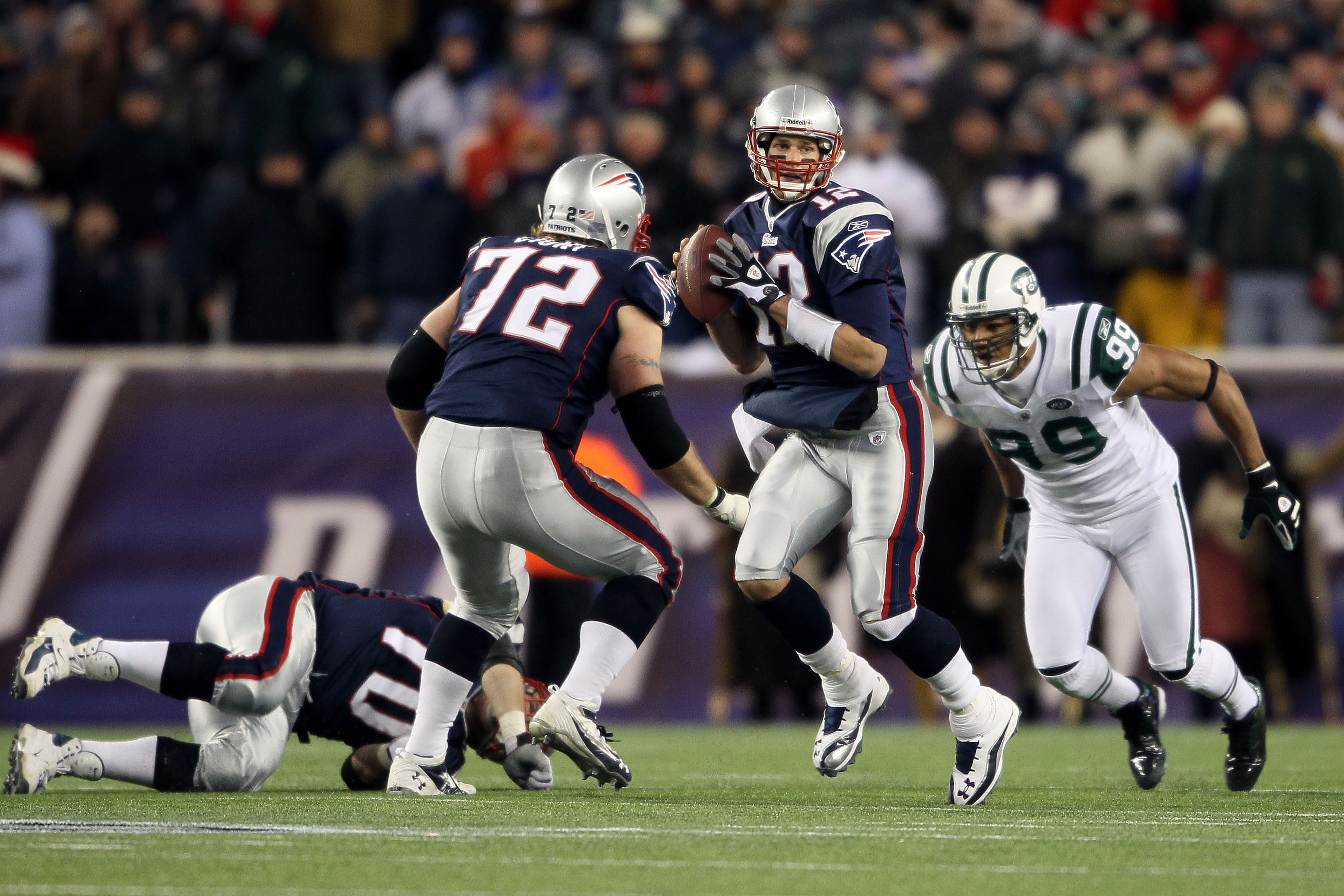 FOXBORO, MA - DECEMBER 06:  Tom Brady #12 of the New England Patriots looks to pass against the New York Jets at Gillette Stadium on December 6, 2010 in Foxboro, Massachusetts.  (Photo by Elsa/Getty Images)
