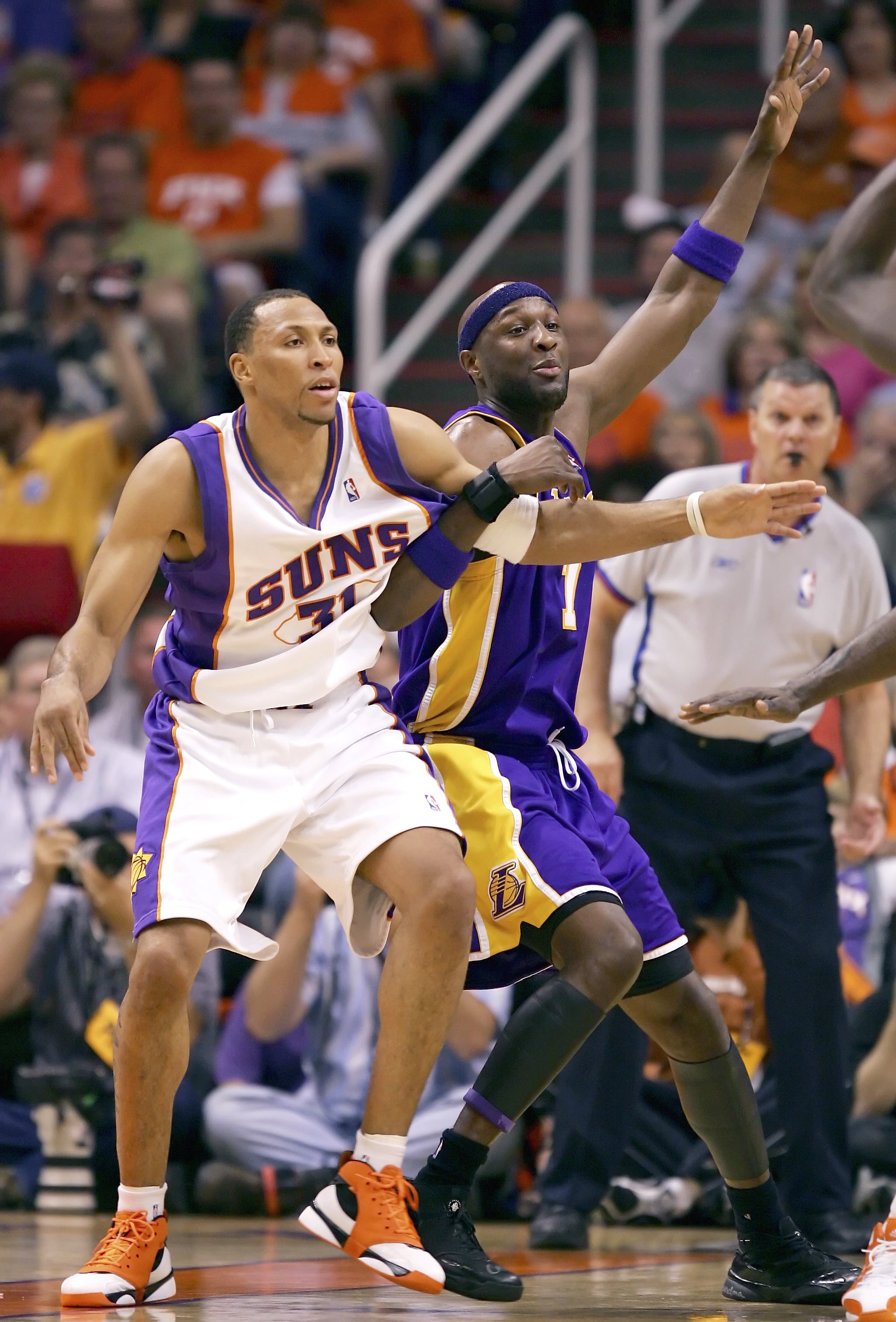 PHOENIX - APRIL 23:  Shawn Marion #31 of the Phoenix Suns and Lamar Odom #7 of the Los Angeles Lakers battle for position in game one of the Western Conference Quarterfinals during the 2006 NBA Playoffs on April 23, 2006 at US Airways Arena in Phoenix, Ar