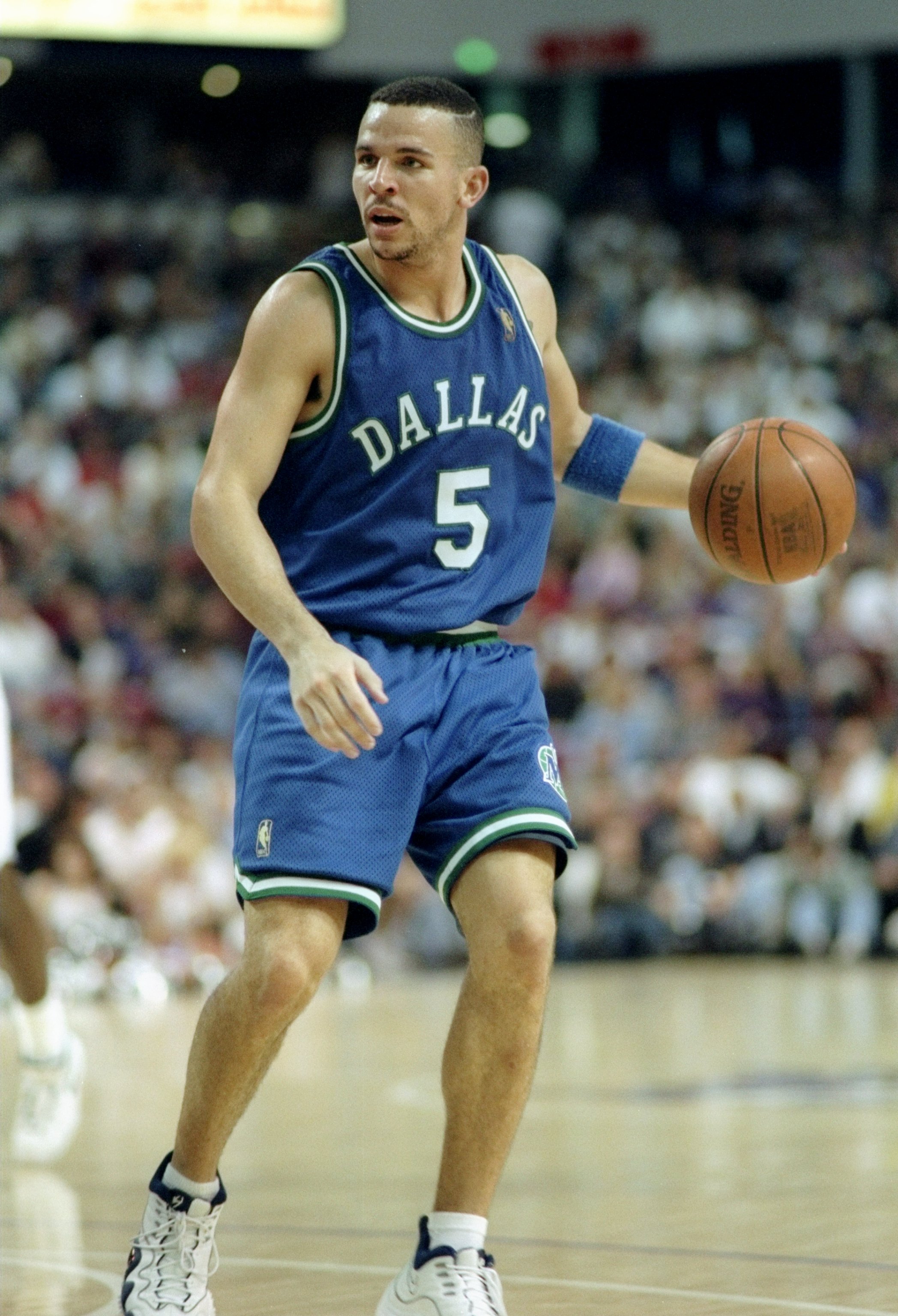 12 Dec 1996:  Guard Jason Kidd of the Dallas Mavericks moves the ball during a game against the Sacramento Kings at the ARCO Arena in Sacramento, California.  The Kings won the game, 93-86. Mandatory Credit: Otto Greule  /Allsport