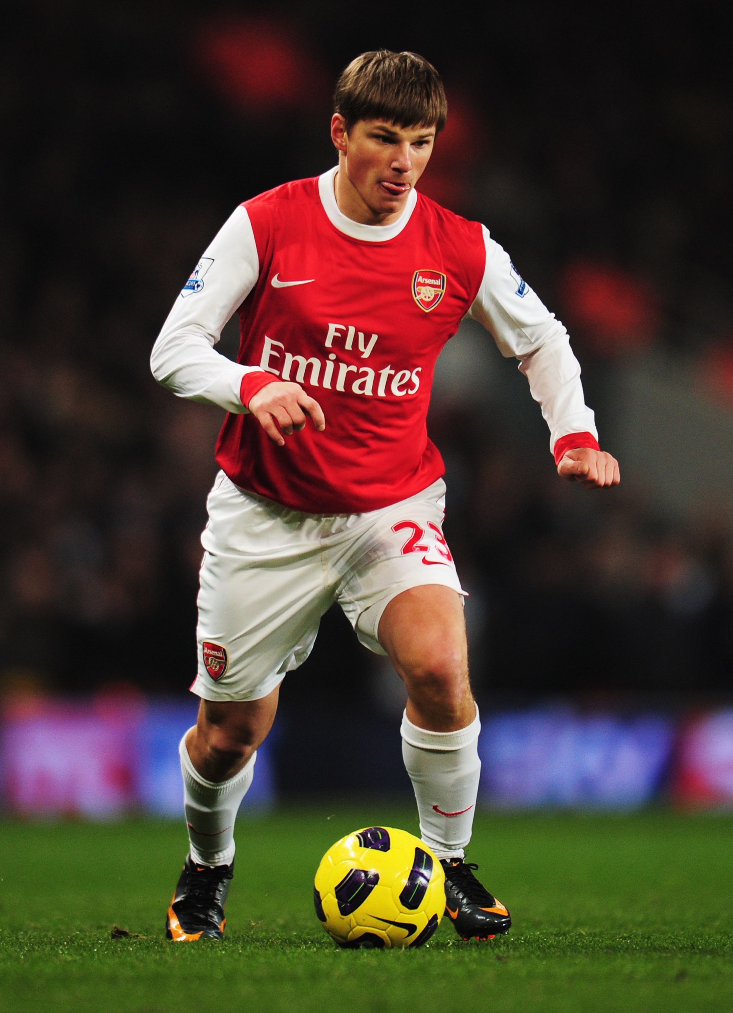 LONDON, ENGLAND - JANUARY 05:  Andrey Arshavin of Arsenal in action during the Barclays Premier League match between Arsenal and Manchester City at the Emirates Stadium on January 5, 2011 in London, England.  (Photo by Shaun Botterill/Getty Images)