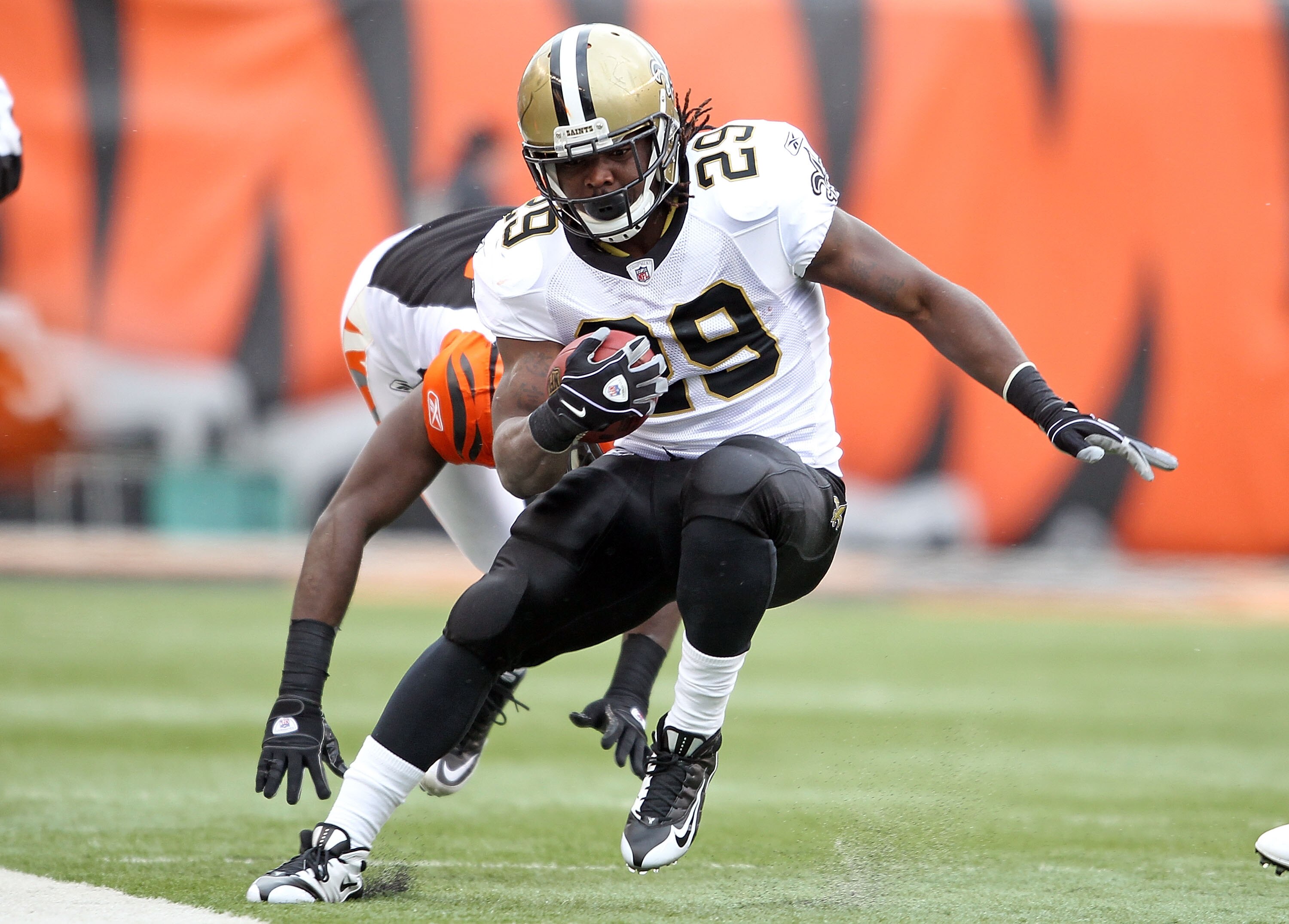 CINCINNATI, OH - DECEMBER 05:  Chris Ivory #29 of the New Orleans Saints runs with the ball during the NFL game against the Cincinnati Bengals at Paul Brown Stadium on December 5, 2010 in Cincinnati, Ohio.  The Saints won 34-30.  (Photo by Andy Lyons/Gett