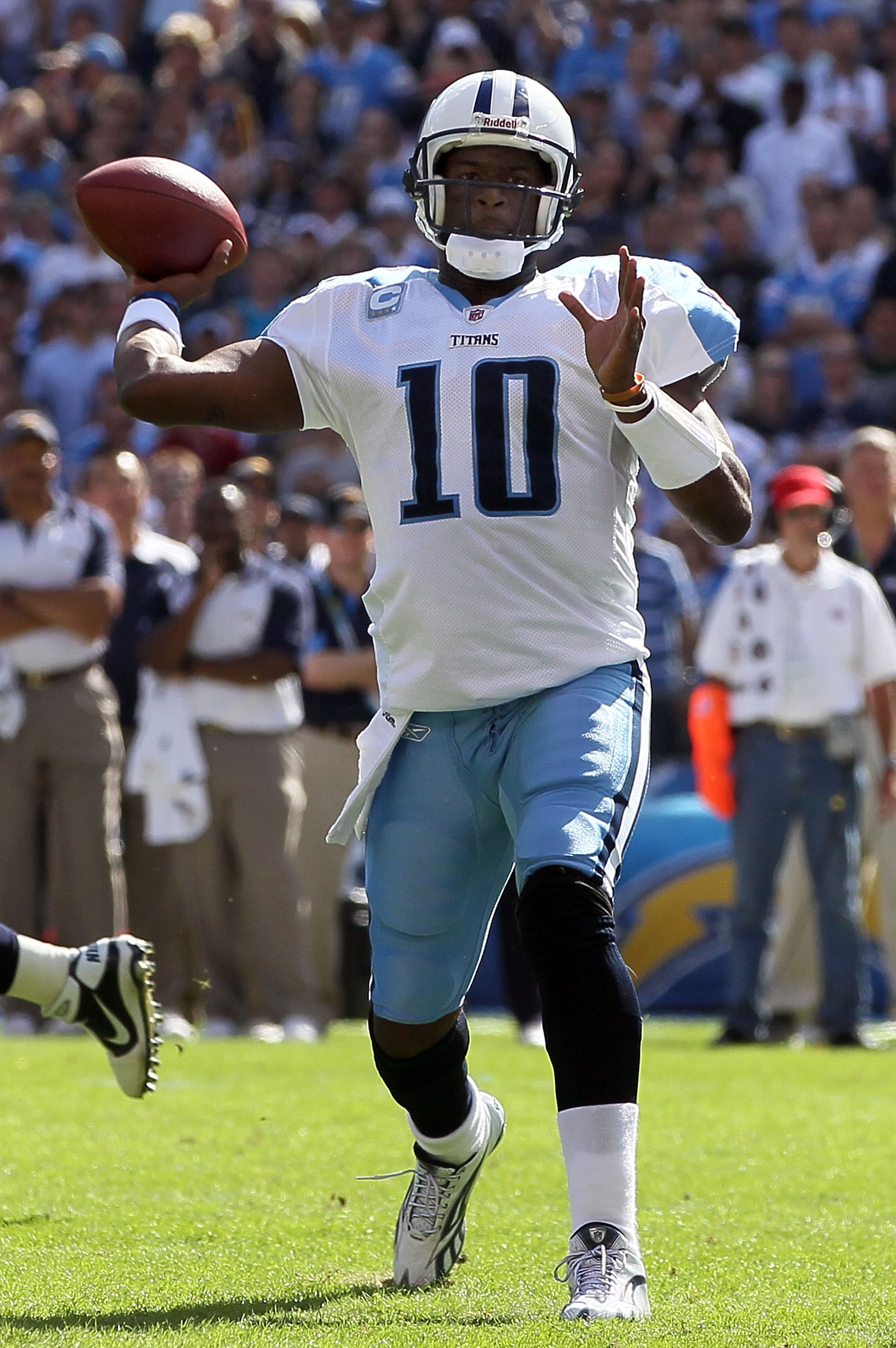 SAN DIEGO - OCTOBER 31:  Quarterback Vince Young #10 of the Tennessee Titans drops back to pass against the San Diego Chargers in the game at Qualcomm Stadium on October 31, 2010 in San Diego, California. The Chargers defeated the Titans 33-25.  (Photo by