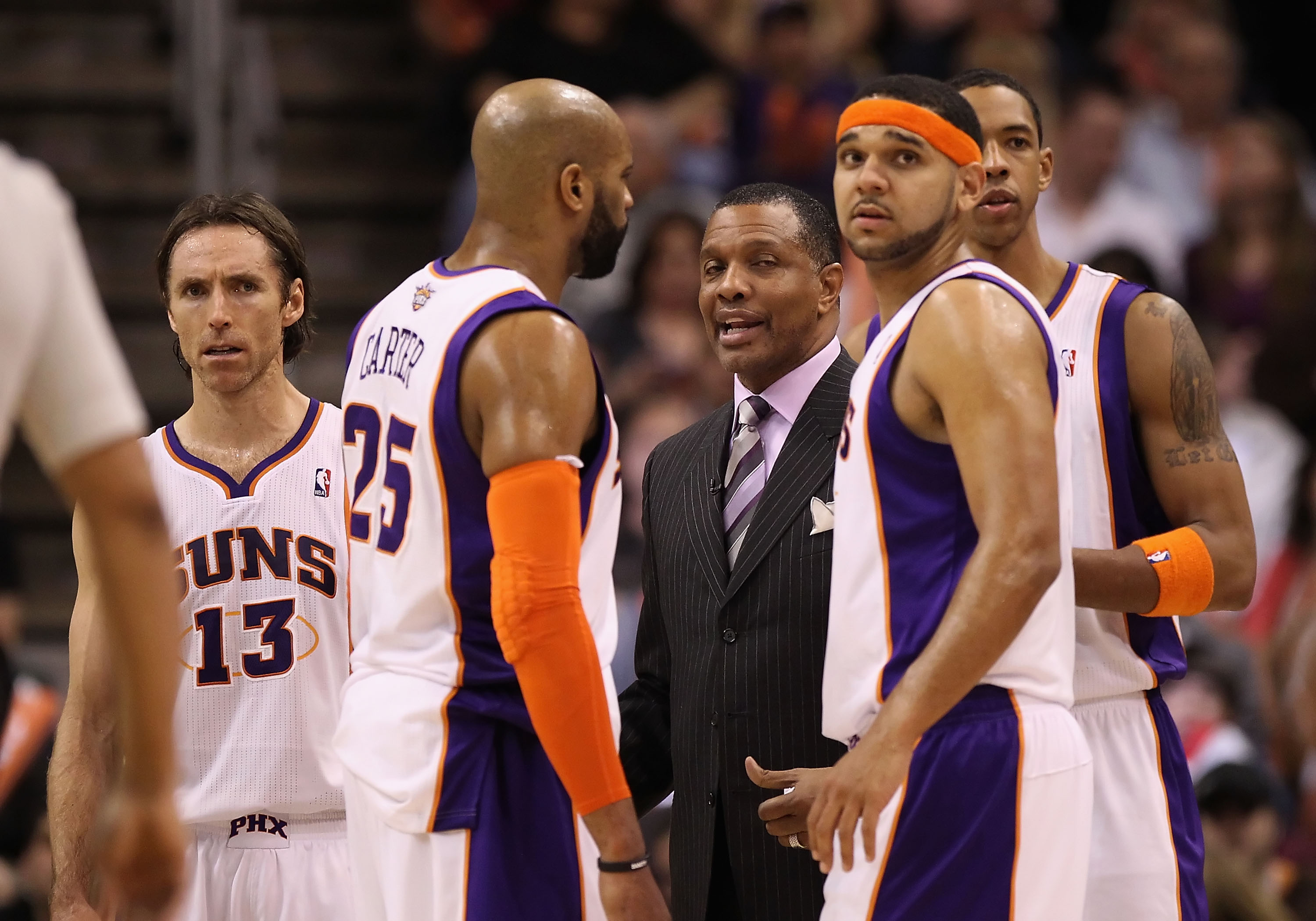 PHOENIX - JANUARY 07:  Head coach Alvin Gentry of the Phoenix Suns talks with Steve Nash #12, Vince Carter #25, Goran Dragic #2 and Channing Frye #8 during the NBA game against the New York Knicks at US Airways Center on January 7, 2011 in Phoenix, Arizon