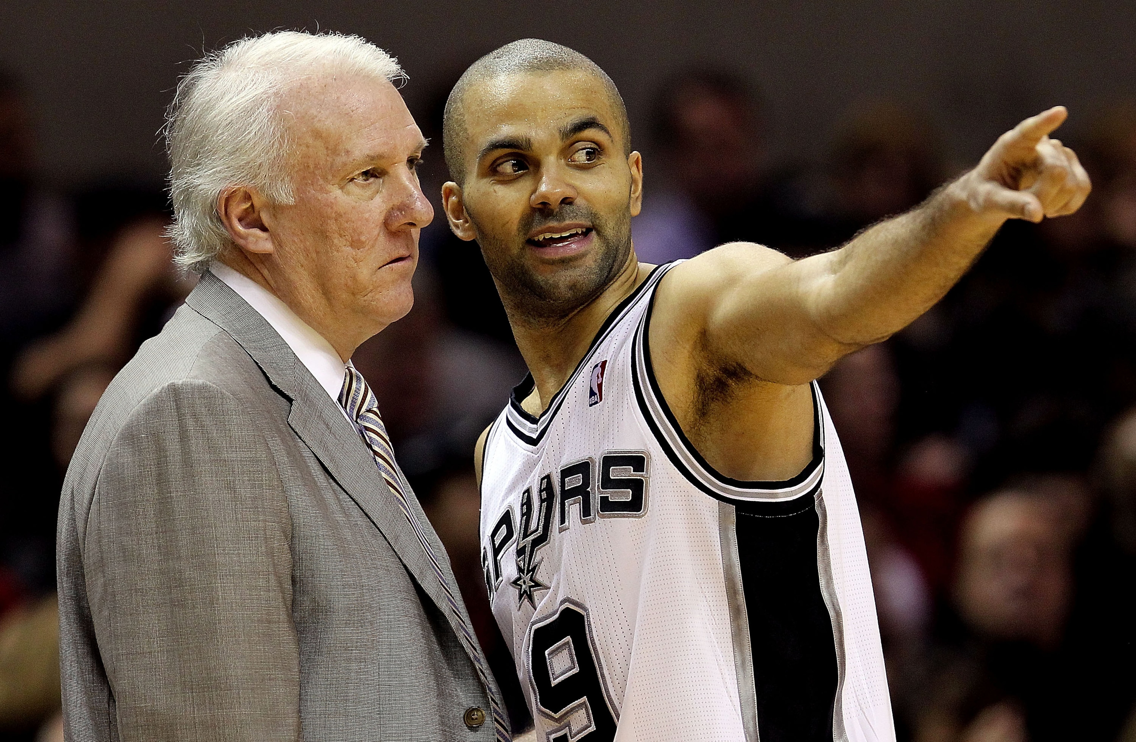 SAN ANTONIO, TX - DECEMBER 28:  Guard Tony Parker #9 of the San Antonio Spurs with Gregg Popovich during play against the Los Angeles Lakers at AT&T Center on December 28, 2010 in San Antonio, Texas.  NOTE TO USER: User expressly acknowledges and agrees t