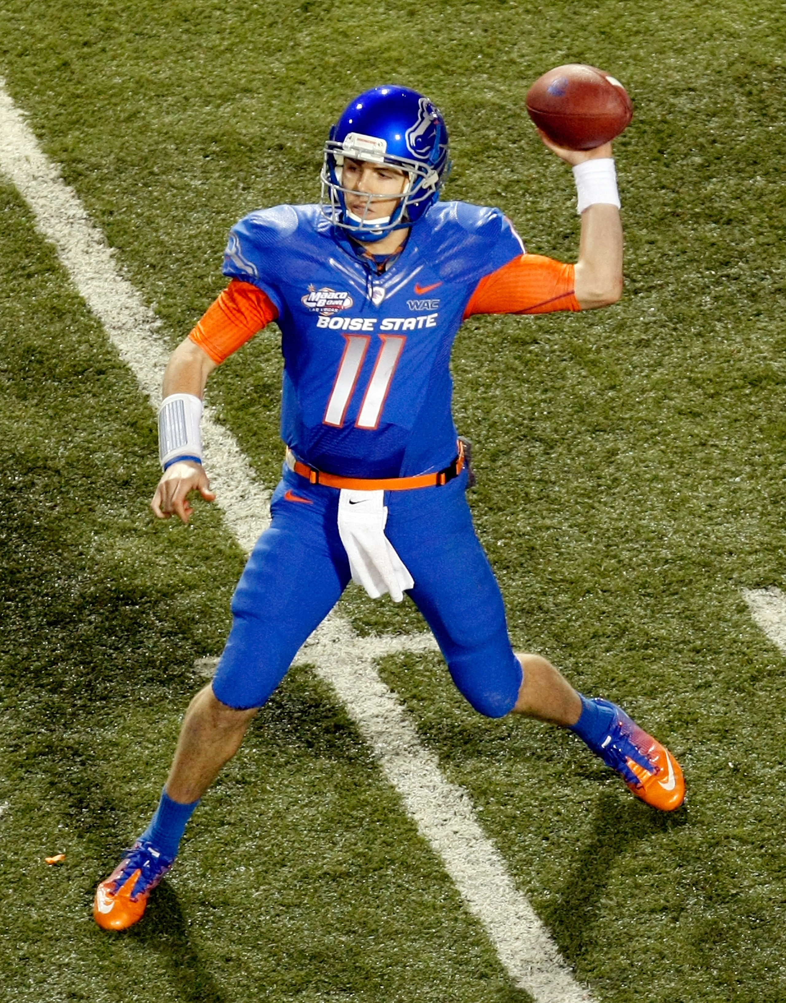 LAS VEGAS, NV - DECEMBER 22: Quarterback Kellen Moore #11 of the Boise State Broncos throws for yardage against the Utah Utes during the MAACO Bowl Las Vegas at Sam Boyd Stadium December 22, 2010 in Las Vegas, Nevada. Boise State Won 26-3. (Photo by Eth LAS VEGAS, NV - DECEMBER 22: Quarterback Kellen Moore #11 of the Boise State Broncos throws for yardage against the Utah Utes during the MAACO Bowl Las Vegas at Sam Boyd Stadium December 22, 2010 in Las Vegas, Nevada. Boise State Won 26-3. (Photo by Eth