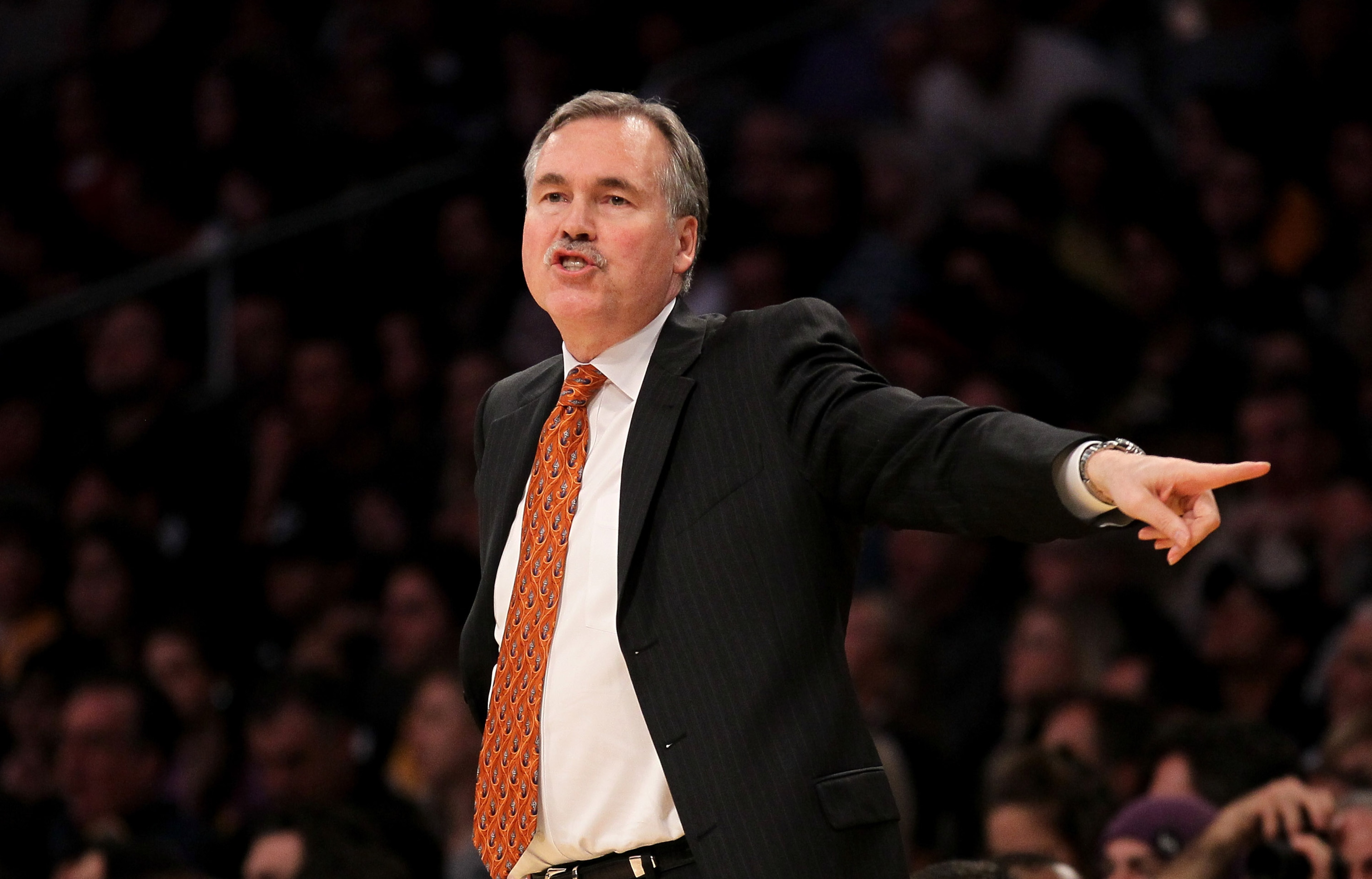 LOS ANGELES, CA - JANUARY 09: Head coach Mike D'Antoni of the New York Knicks gestures in the game with the Los Angeles Lakers at Staples Center on January 9, 2011 in Los Angeles, California. The Lakers won 109-87. NOTE TO USER: User expressly acknowl LOS ANGELES, CA - JANUARY 09: Head coach Mike D'Antoni of the New York Knicks gestures in the game with the Los Angeles Lakers at Staples Center on January 9, 2011 in Los Angeles, California. The Lakers won 109-87. NOTE TO USER: User expressly acknowl
