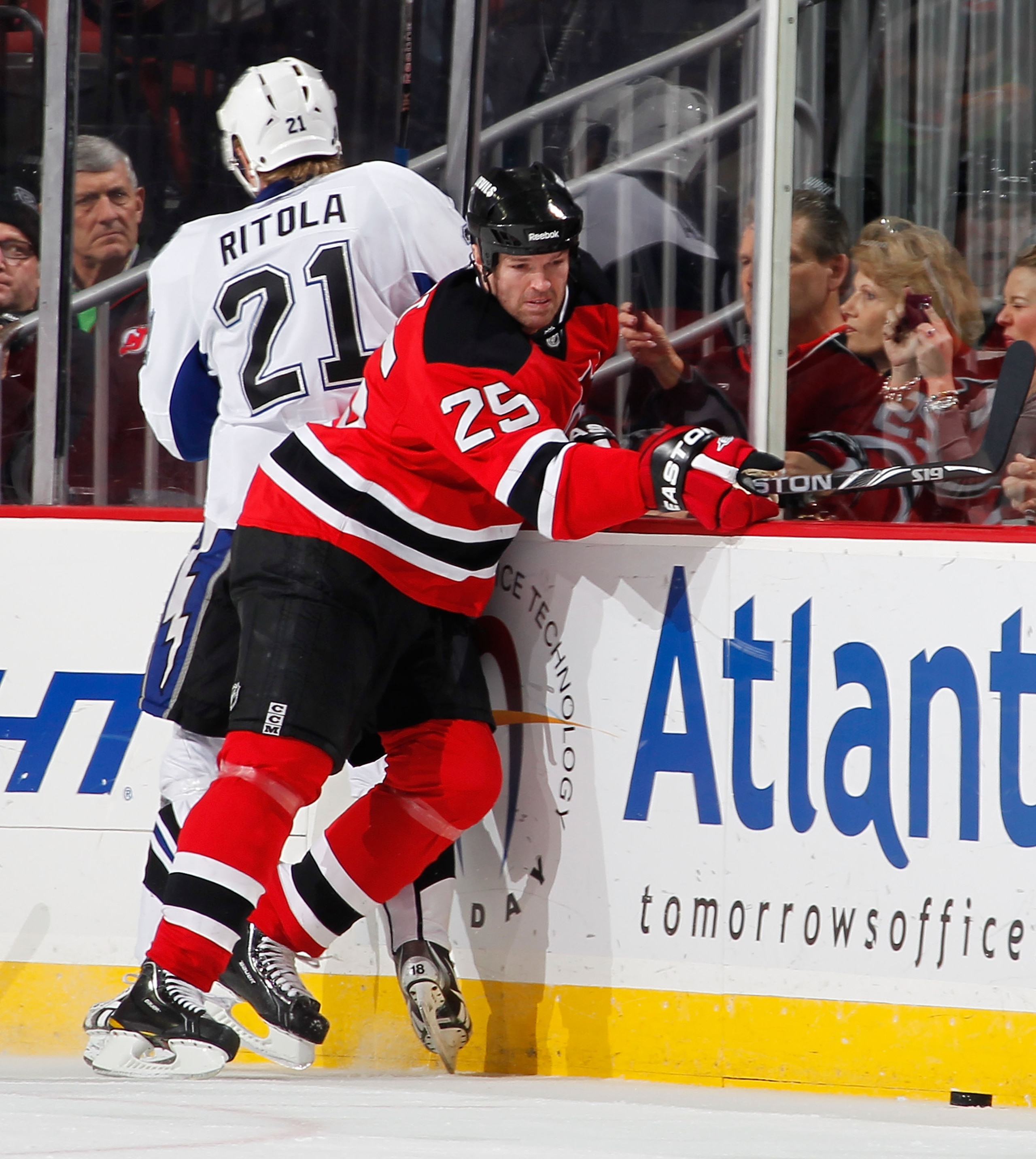 NEWARK, NJ - JANUARY 09:  Jason Arnott #25 of the New Jersey Devils throws a check during an NHL hockey game against the Tampa Bay Lightning at the Prudential Center on January 9, 2011 in Newark, New Jersey.  (Photo by Paul Bereswill/Getty Images)
