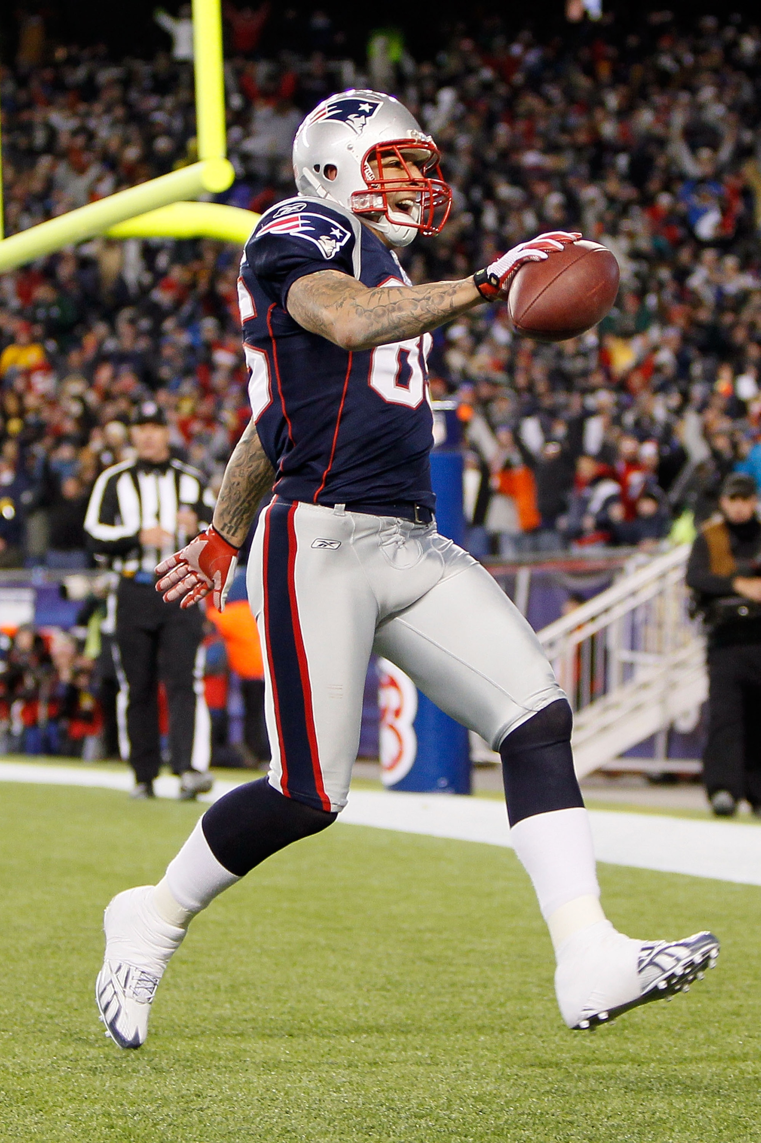FOXBORO, MA - DECEMBER 06:  Aaron Hernandez #85 of the New England Patriots scores a 1-yard touchdown reception in the fourth quarter against the New York Jets at Gillette Stadium on December 6, 2010 in Foxboro, Massachusetts.  (Photo by Jim Rogash/Getty 