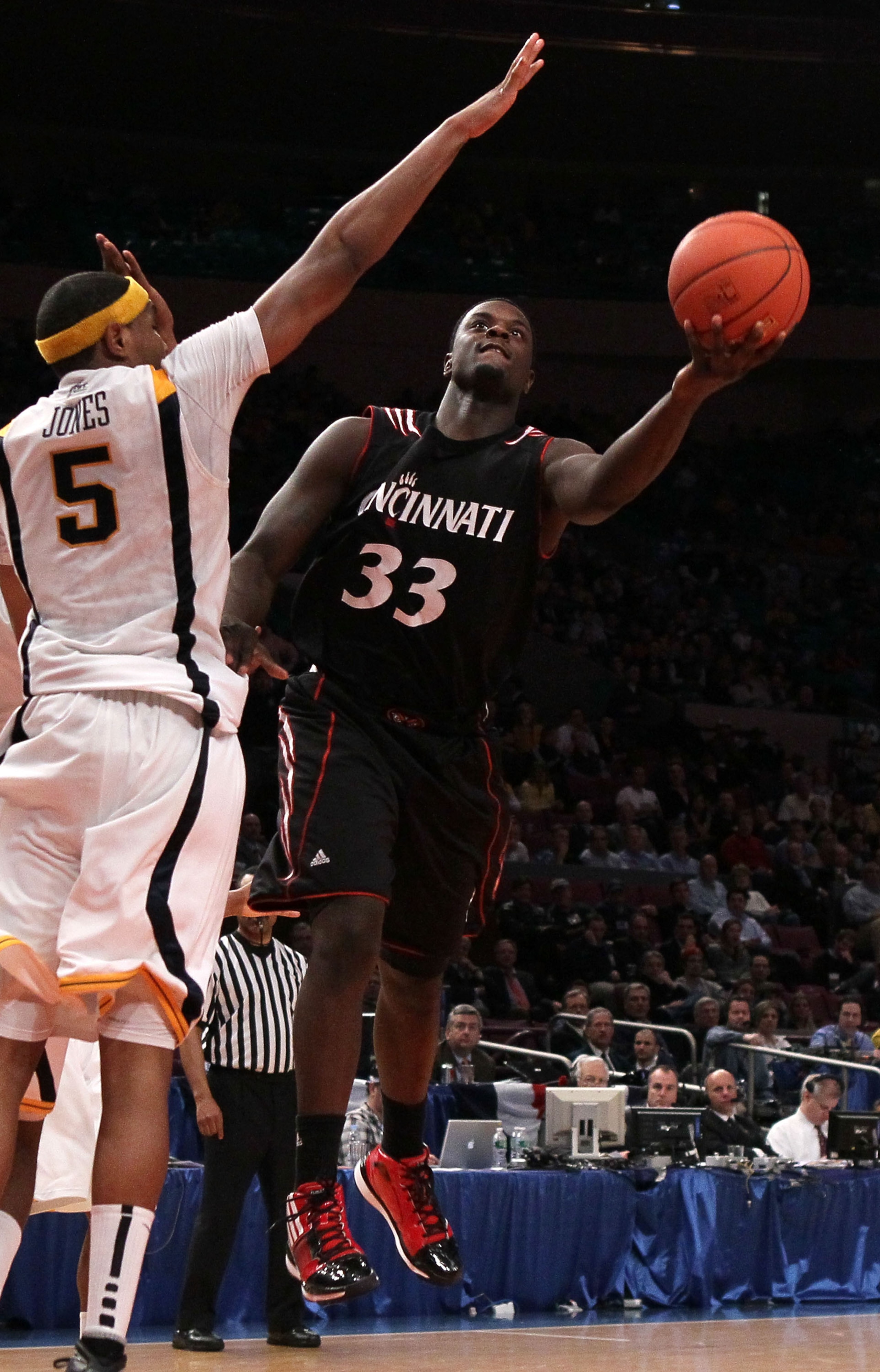 NEW YORK - MARCH 11: Lance Stephenson #33 of the Cincinnati Bearcats drives to the hoop against Kevin Jones #5 of the West Virginia Mountaineers during the quarterfinal of the 2010 NCAA Big East Tournament at Madison Square Garden on March 11, 2010 in New