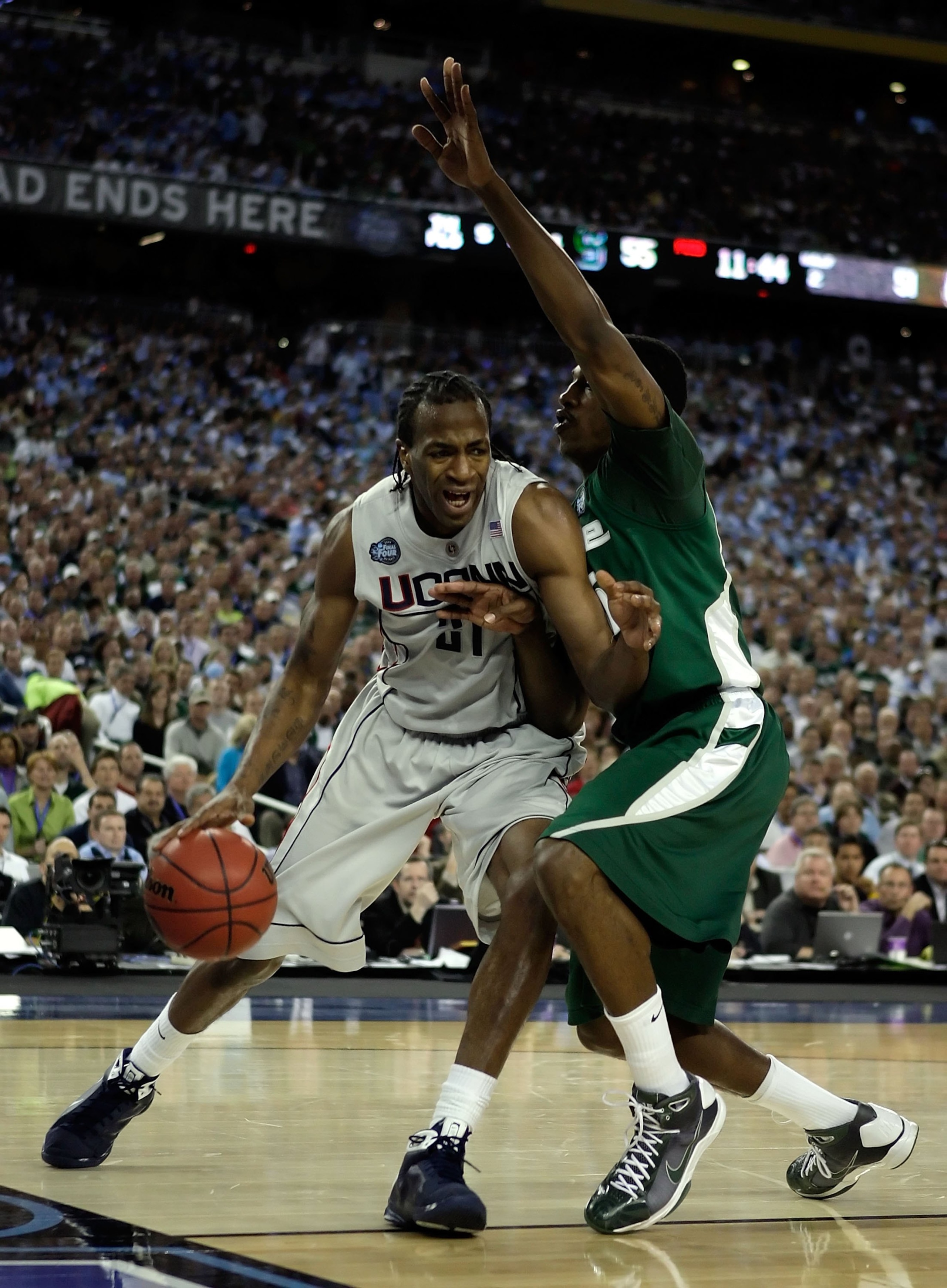 DETROIT - APRIL 04:  Stanley Robinson #21 of the Connecticut Huskies drives to the basket while taking on the Michigan State Spartans during the National Semifinal game of the NCAA Division I Men's Basketball Championship at Ford Field on April 4, 2009 in