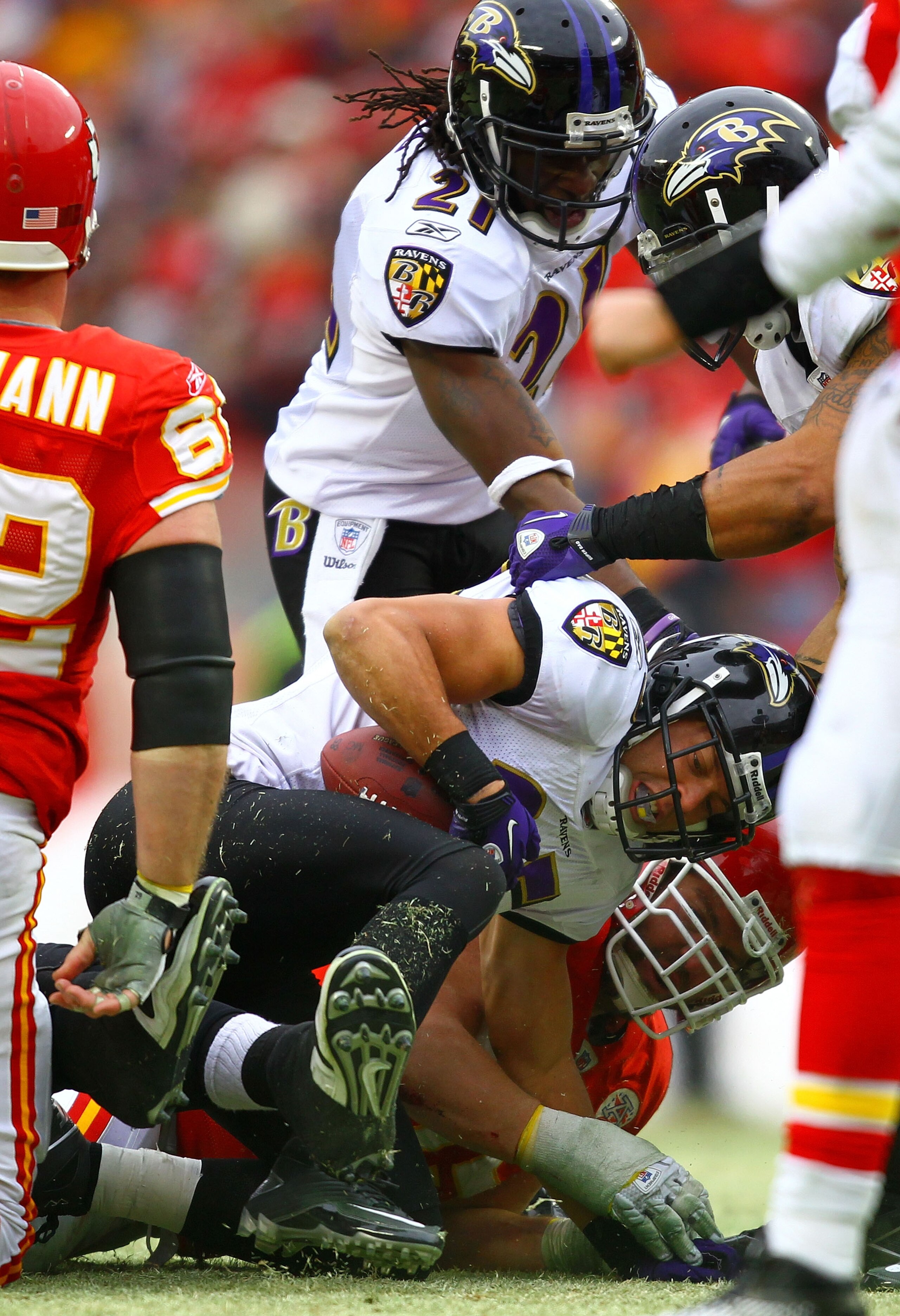 KANSAS CITY, MO - JANUARY 09:  Cornerback Chris Carr #25 of the Baltimore Ravens recovers a fumble by the Kansas City Chiefs during their 2011 AFC wild card playoff game at Arrowhead Stadium on January 9, 2011 in Kansas City, Missouri.  (Photo by Dilip Vi