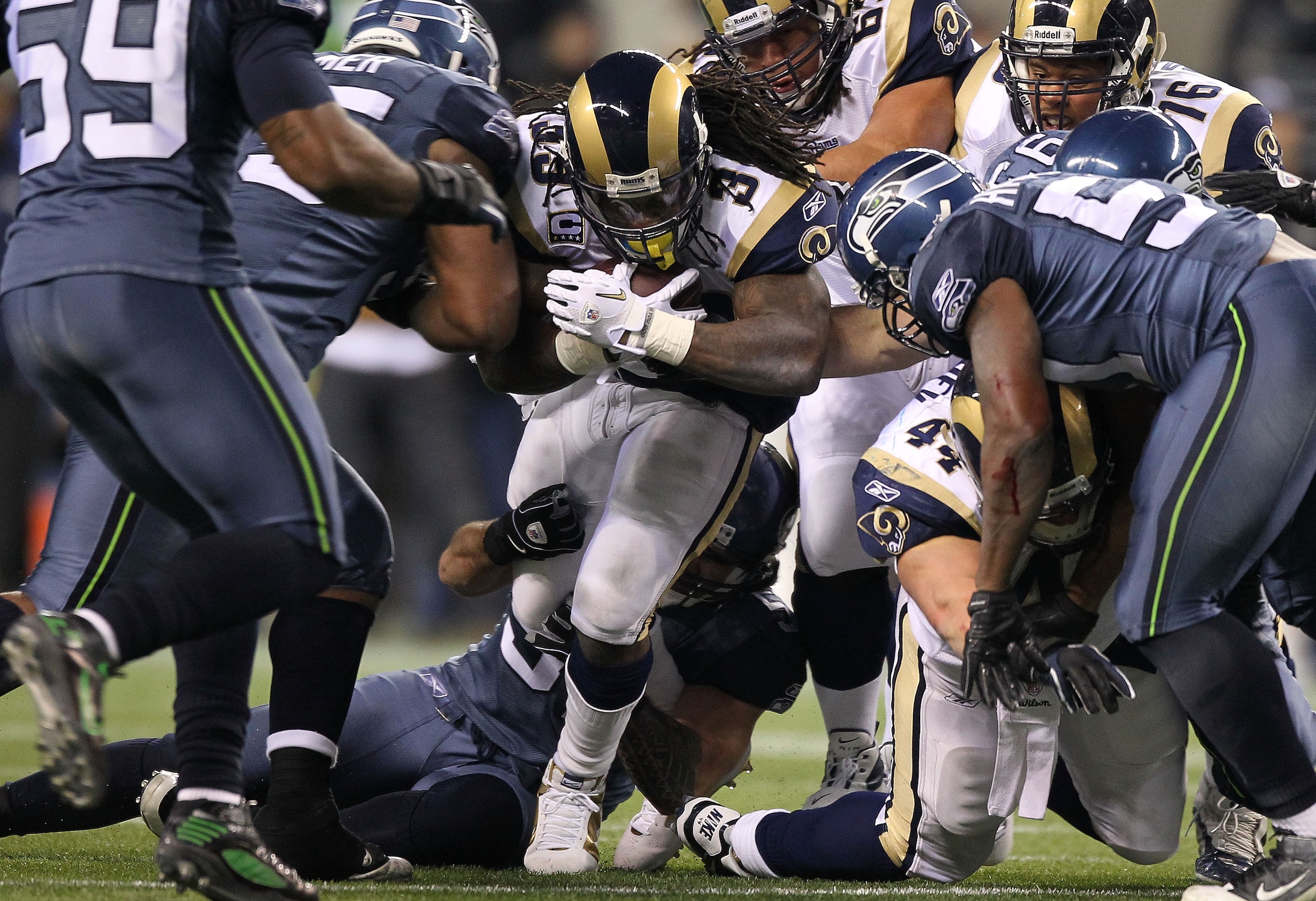 SEATTLE, WA - JANUARY 02:  Running back Steven Jackson #39 of the St. Louis Rams rushes with the ball against the Seattle Seahawks during their game at Qwest Field on January 2, 2011 in Seattle, Washington.  (Photo by Otto Greule Jr/Getty Images)