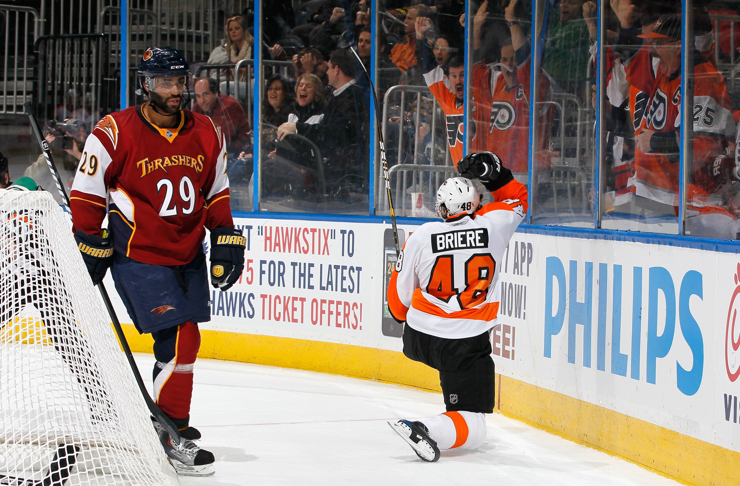 ATLANTA, GA - JANUARY 14:  Johnny Oduya #29 of the Atlanta Thrashers reacts as Danny Briere #48 of the Philadelphia Flyers celebrates scoring a goal at Philips Arena on January 14, 2011 in Atlanta, Georgia.  (Photo by Kevin C. Cox/Getty Images)
