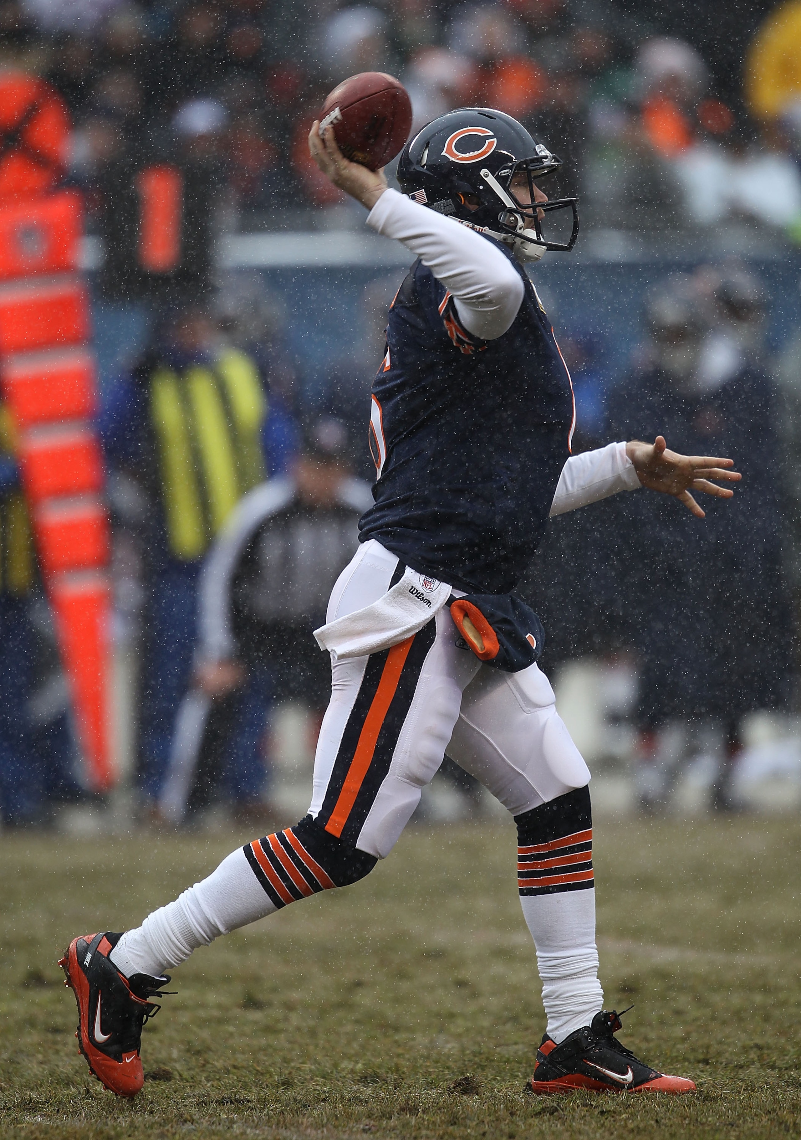 CHICAGO, IL - DECEMBER 26: Jay Cutler #6 of the Chicago Bears throws a pass against the New York Jets at Soldier Field on December 26, 2010 in Chicago, Illinois. The Bears defeated the Jets 38-34.  (Photo by Jonathan Daniel/Getty Images)