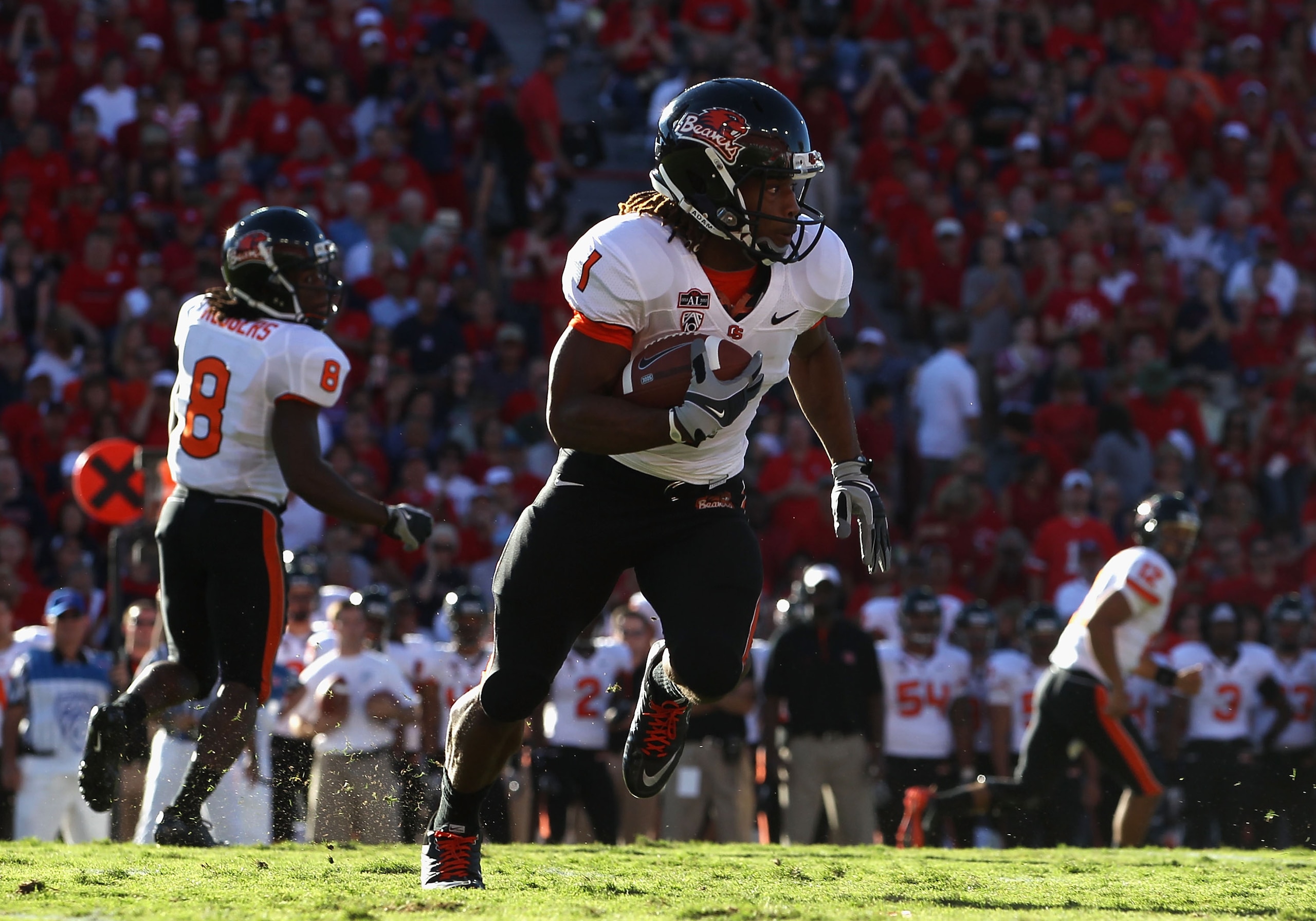 TUCSON, AZ - OCTOBER 09:  Runningback Jacquizz Rodgers #1 of the Oregon State Beavers runs with the football during the college football game against the Arizona Wildcats at Arizona Stadium on October 9, 2010 in Tucson, Arizona. The Beavers defeated the W