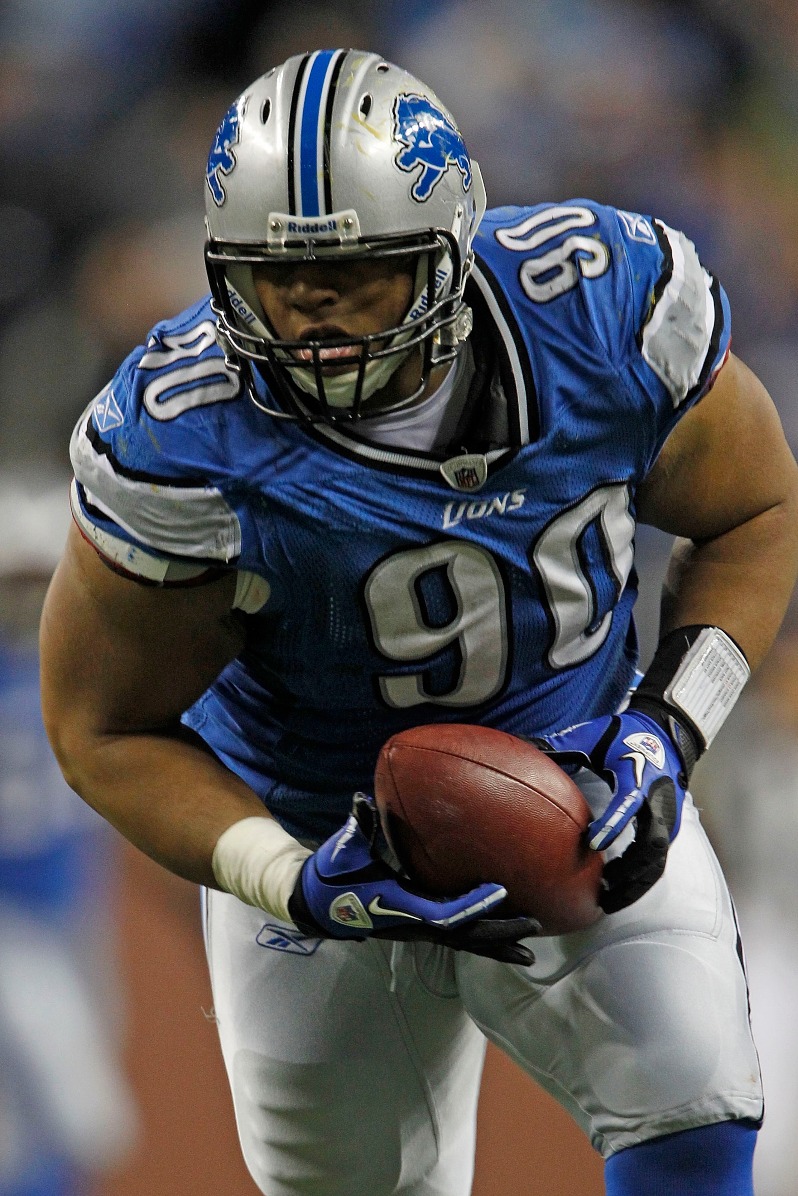 DETROIT - OCTOBER 31: Ndamukong Suh #90 of the Detroit Lions recovers a late fourth quarter fumble from Rex Grossman #8 of the Washington Redskins an scores a touchdown at Ford Field on October 31, 2010 in Detroit, Michigan. The Lions defeated the Redski DETROIT - OCTOBER 31: Ndamukong Suh #90 of the Detroit Lions recovers a late fourth quarter fumble from Rex Grossman #8 of the Washington Redskins an scores a touchdown at Ford Field on October 31, 2010 in Detroit, Michigan. The Lions defeated the Redski