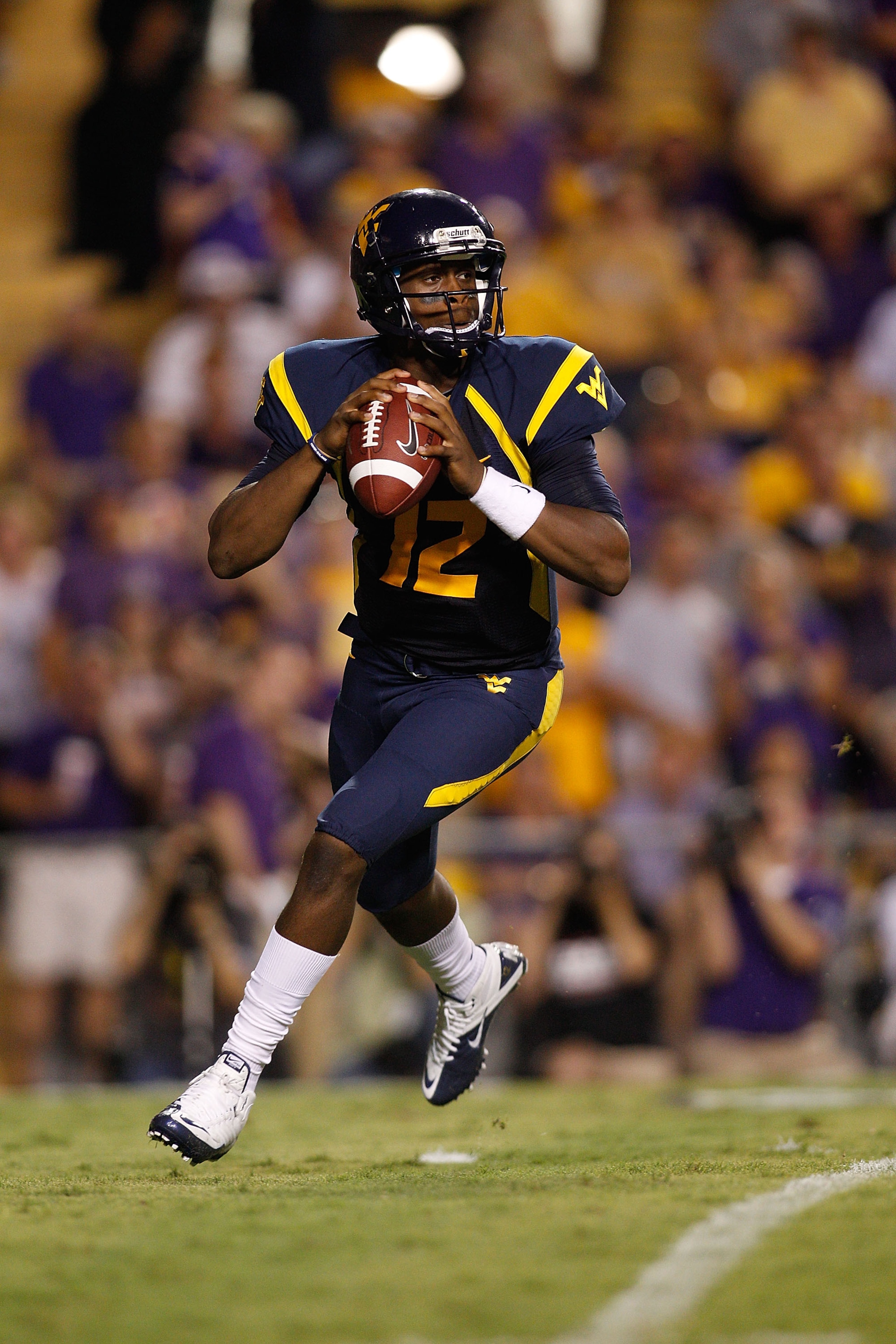 BATON ROUGE, LA - SEPTEMBER 25:  Quarterback Geno Smith #12 of the West Virginia Mountaineers in action against the Louisiana State University Tigers at Tiger Stadium on September 25, 2010 in Baton Rouge, Louisiana.  (Photo by Chris Graythen/Getty Images)