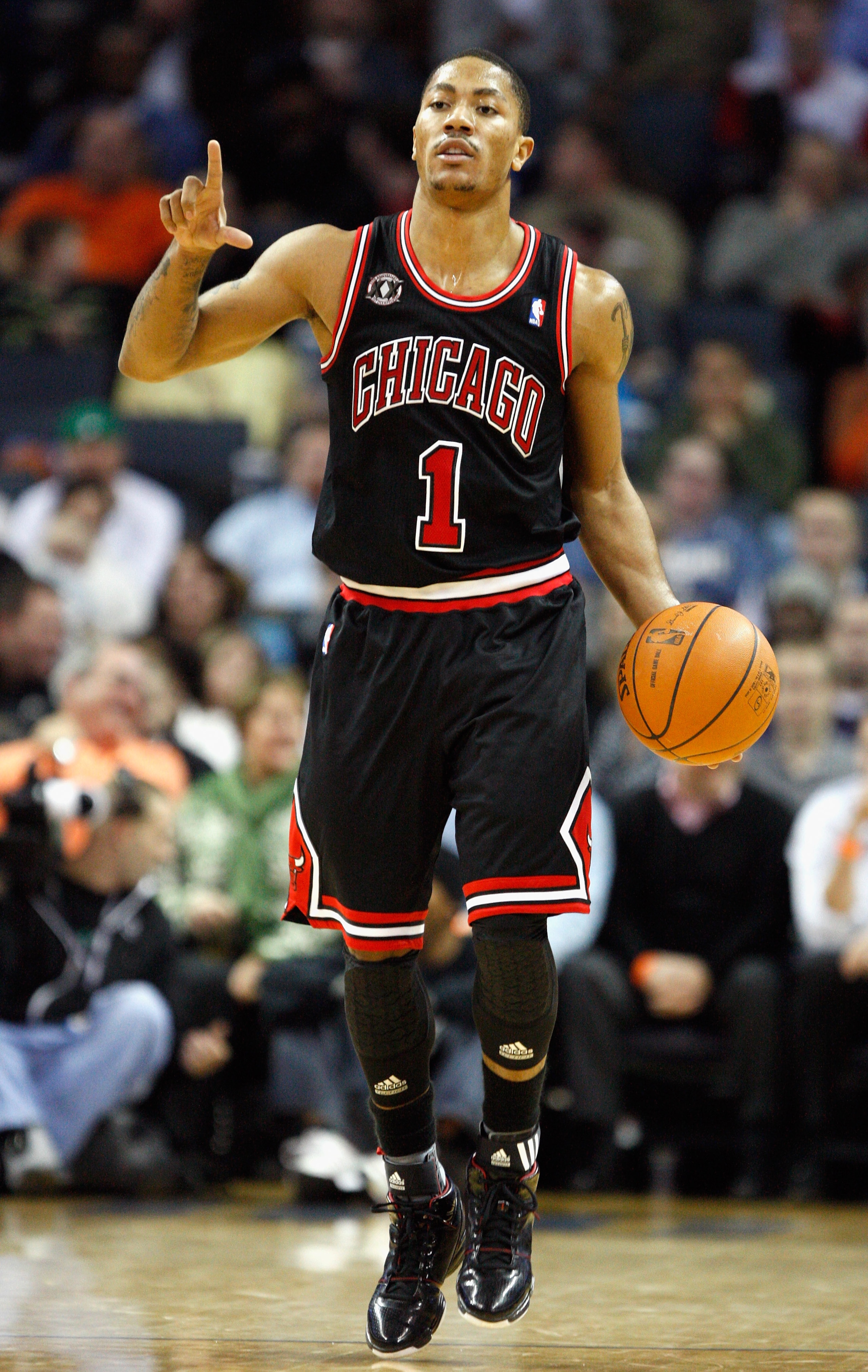 CHARLOTTE, NC - JANUARY 12: Derrick Rose #1 of the Chicago Bulls calls a play against the Charlotte Bobcats during their game at Time Warner Cable Arena on January 12, 2011 in Charlotte, North Carolina. NOTE TO USER: User expressly acknowledges and agree CHARLOTTE, NC - JANUARY 12: Derrick Rose #1 of the Chicago Bulls calls a play against the Charlotte Bobcats during their game at Time Warner Cable Arena on January 12, 2011 in Charlotte, North Carolina. NOTE TO USER: User expressly acknowledges and agree