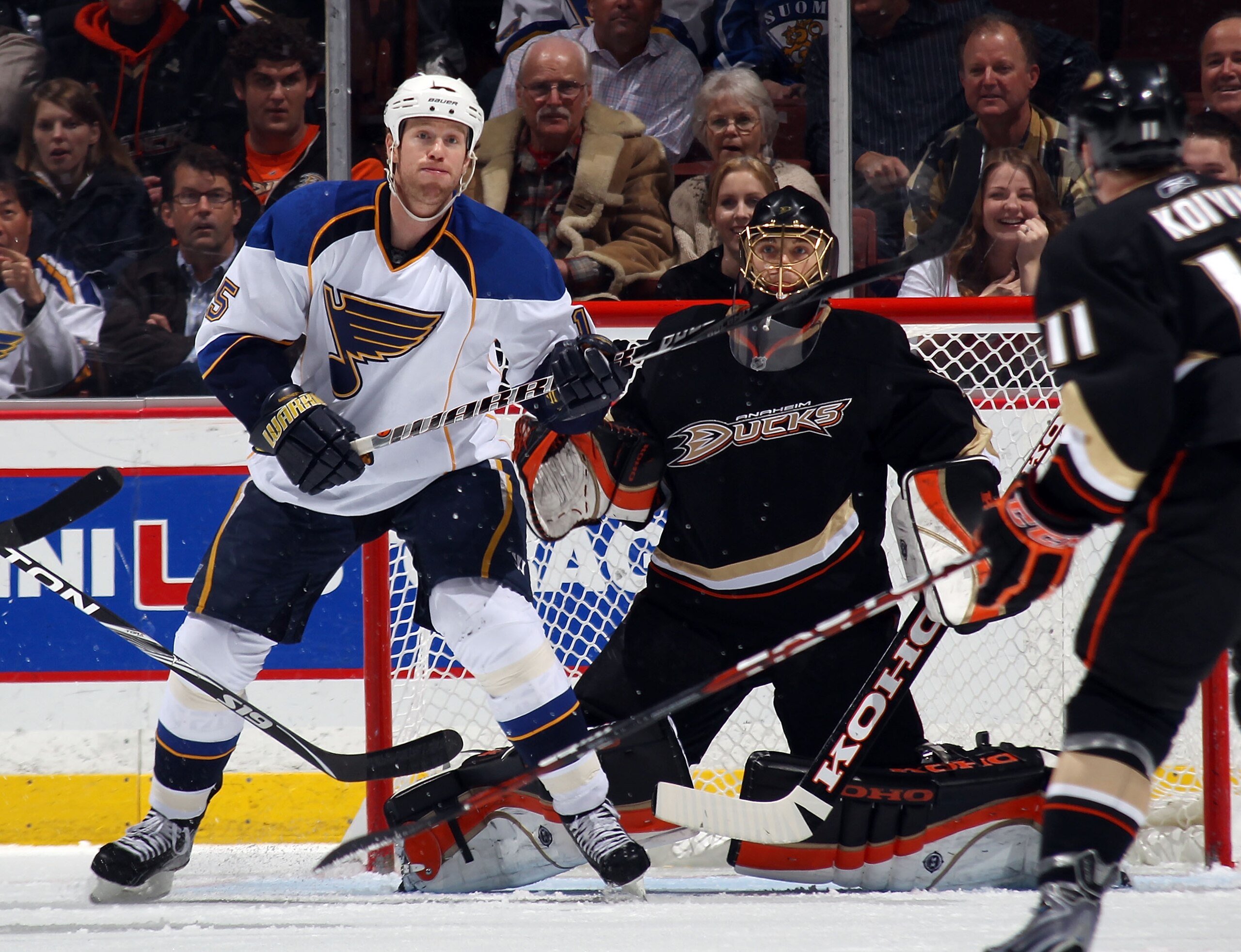 ANAHEIM, CA - JANUARY 12: Brad Winchester #15 of the St. Louis Blues looks to deflect a shot in front of Jonas Hiller #1 of the Anaheim Ducks at the Honda Center on January 12, 2011 in Anaheim, California. (Photo by Bruce Bennett/Getty Images) ANAHEIM, CA - JANUARY 12: Brad Winchester #15 of the St. Louis Blues looks to deflect a shot in front of Jonas Hiller #1 of the Anaheim Ducks at the Honda Center on January 12, 2011 in Anaheim, California. (Photo by Bruce Bennett/Getty Images)