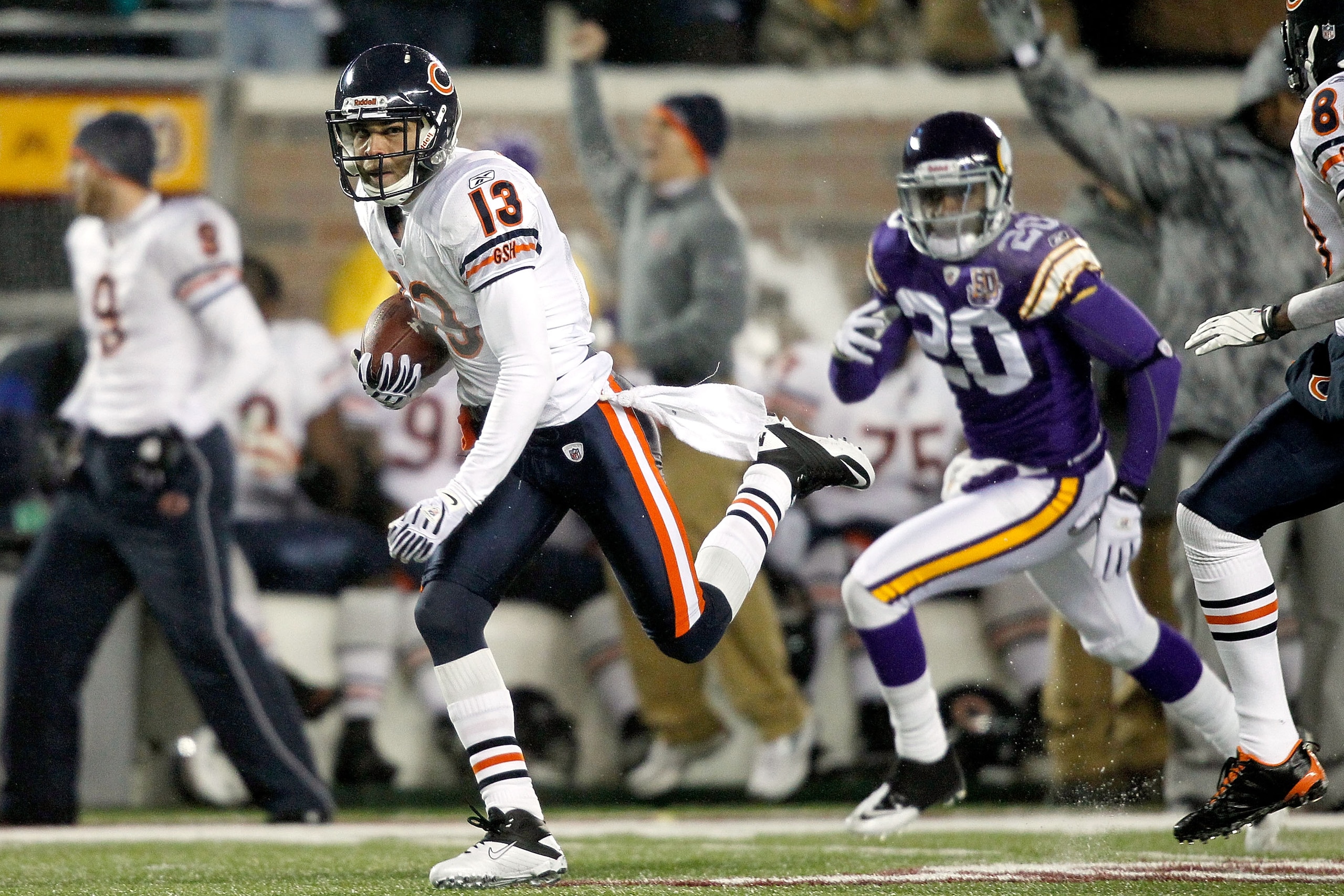 MINNEAPOLIS, MN - DECEMBER 20:  Johnny Knox #13 of the Chicago Bears scores a touchdown against the Minnesota Vikings at TCF Bank Stadium on December 20, 2010 in Minneapolis, Minnesota.  (Photo by Matthew Stockman/Getty Images)