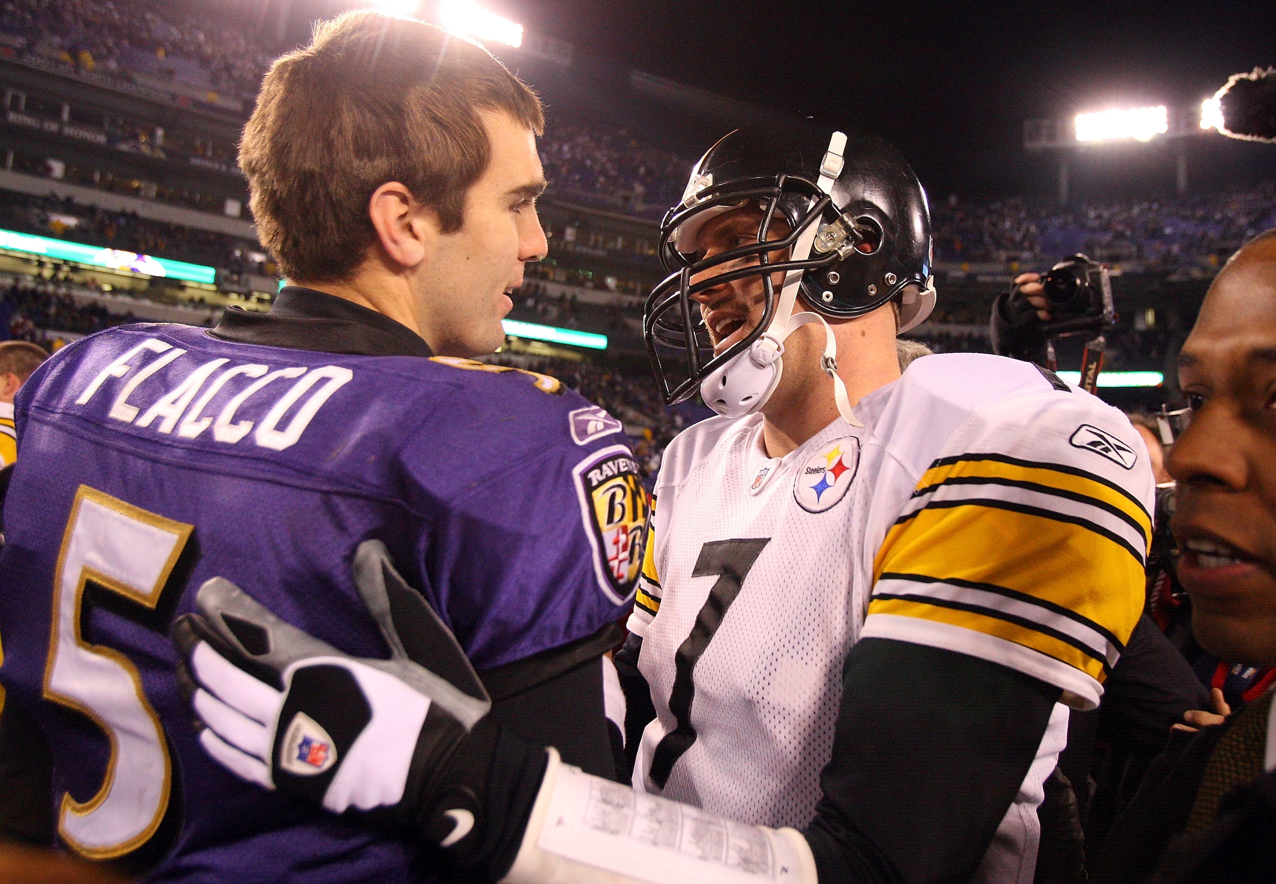 BALTIMORE - DECEMBER 14:  Joe Flacco #5 of the Baltimore Ravens meets with Ben Roethlisberger #7 of the Pittsburgh Steelers on December 14, 2008 at M&T Bank Stadium in Baltimore, Maryland. The Steelers defeated the Ravens 13-9.  (Photo by Jim McIsaac/Gett