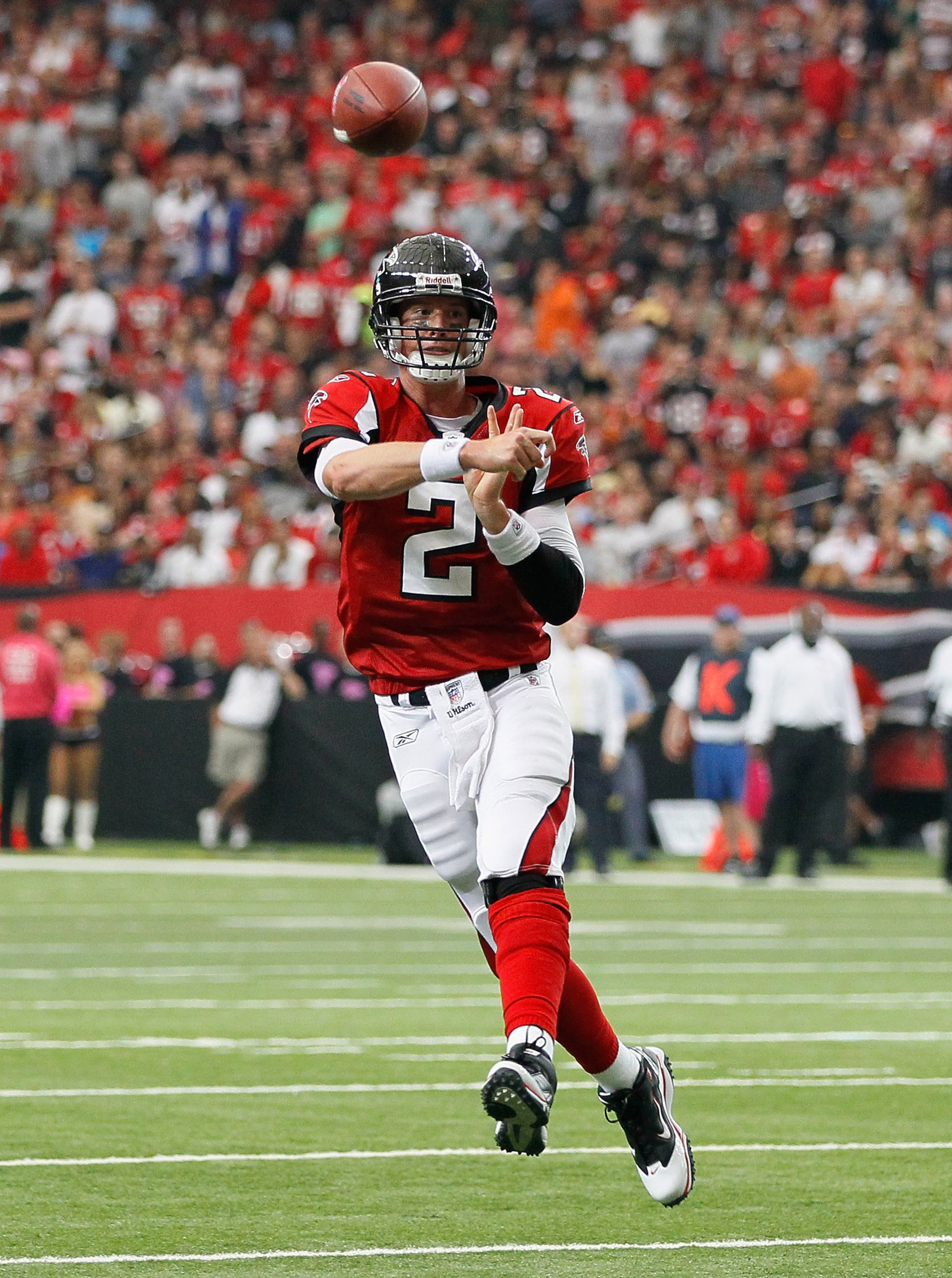 ATLANTA - OCTOBER 24:  Matt Ryan #2 of the Atlanta Falcons passes for a touchdown against the Cincinnati Bengals at Georgia Dome on October 24, 2010 in Atlanta, Georgia.  (Photo by Kevin C. Cox/Getty Images)