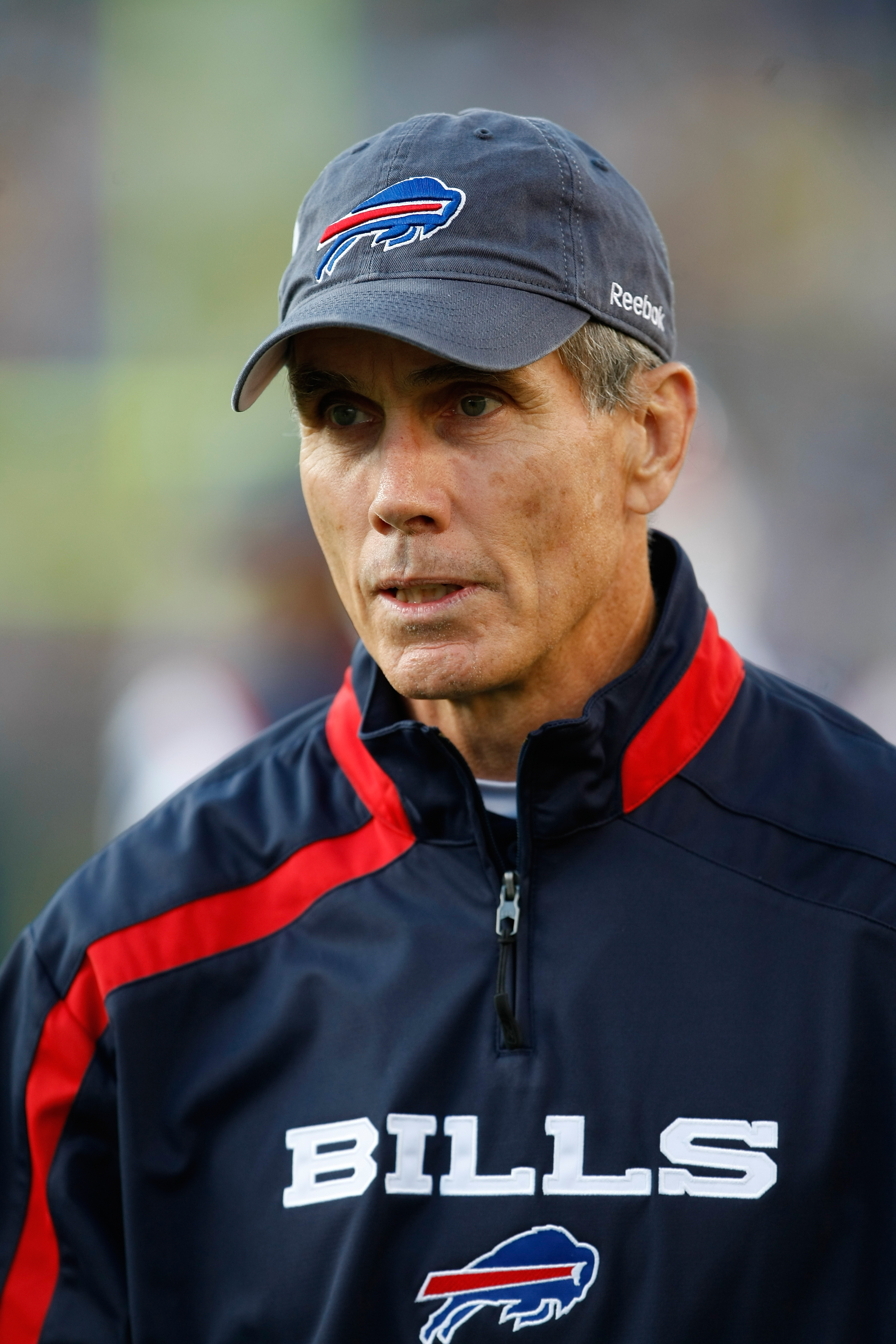 Buffalo Bills head coach Dick Jauron, center, watches a replay on