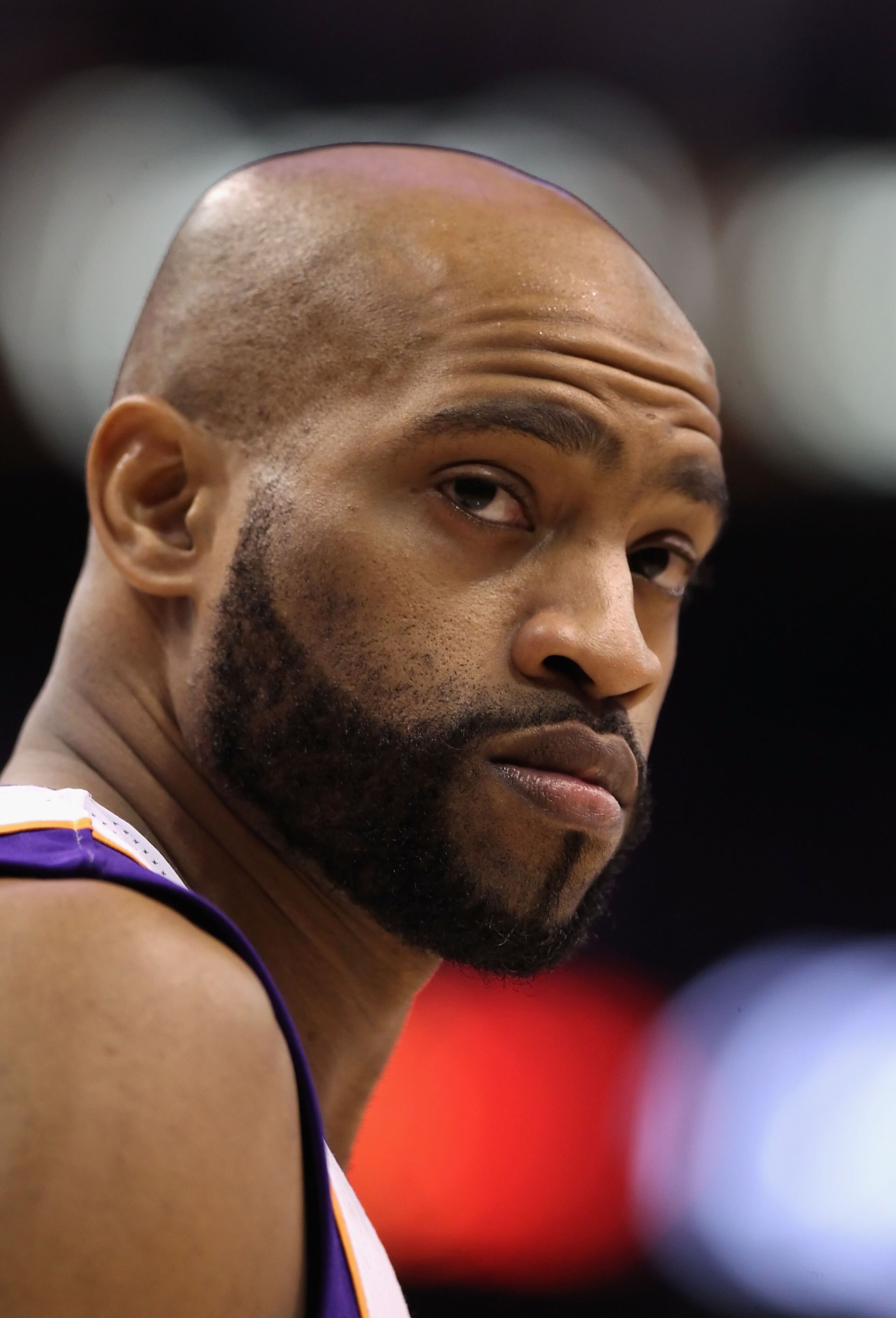 PHOENIX, AZ - JANUARY 14:  Vince Carter #25 of the Phoenix Suns awaits an inbound ball during the NBA game against the Portland Trail Blazers at US Airways Center on January 14, 2011 in Phoenix, Arizona. The Suns defeated the Trail Blazers 115-111. NOTE T