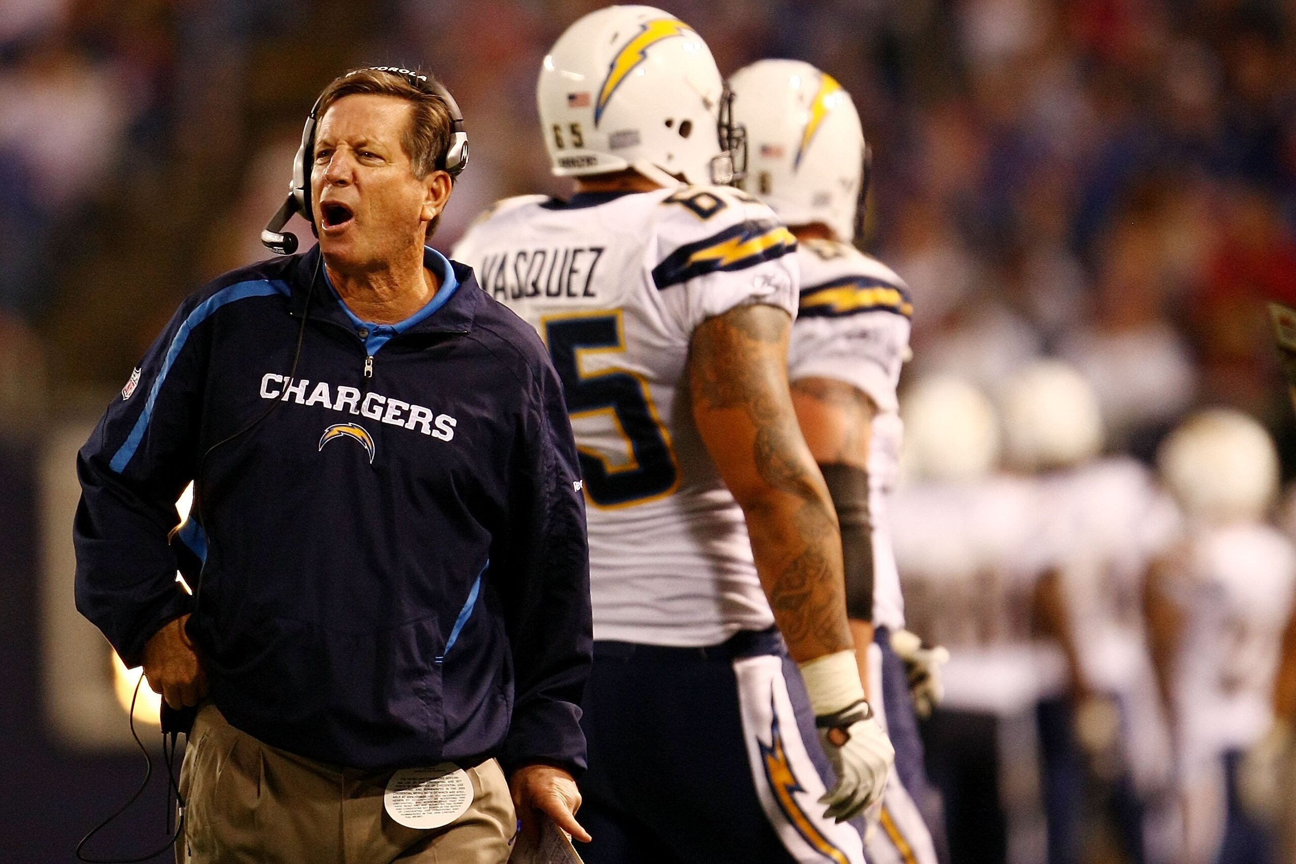 EAST RUTHERFORD, NJ - NOVEMBER 08: Head coach Norv Turner of the San Diego Chargers yells instructions during NFL action against the New York Giants on November 8, 2009 at Giants Stadium in East Rutherford, New Jersey.  (Photo by Chris McGrath/Getty Image