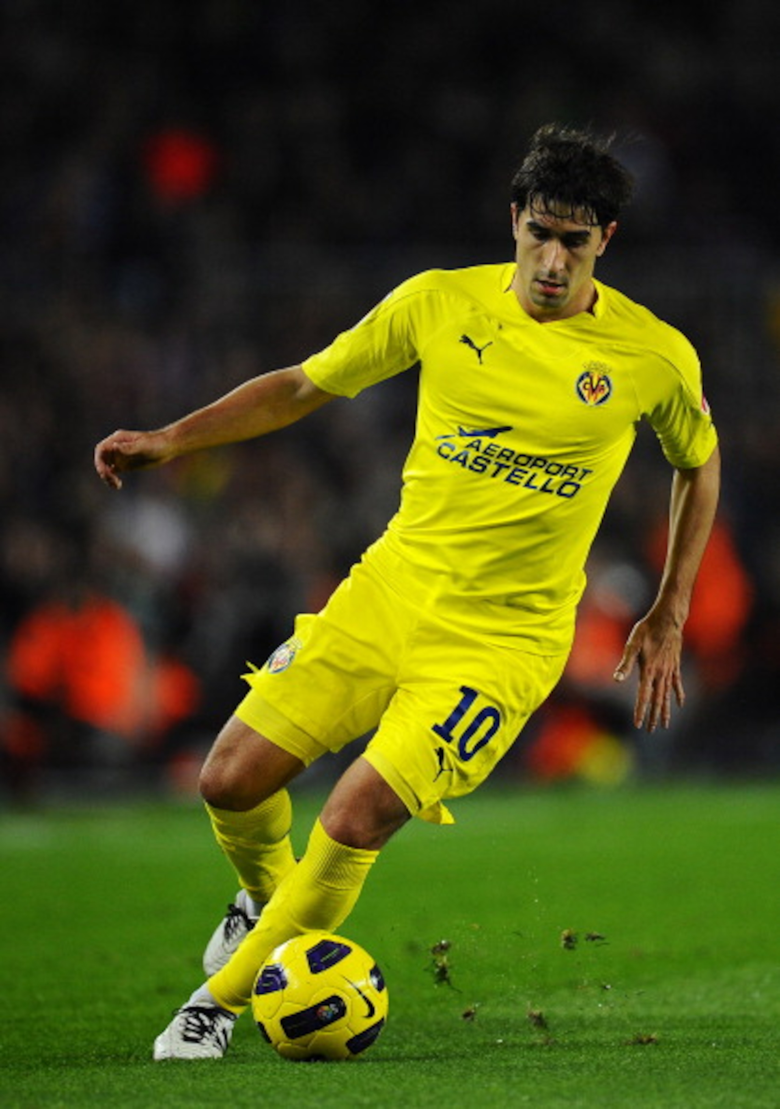 BARCELONA, SPAIN - NOVEMBER 13:  Cani of Villarreal CF controls the ball during the La Liga match between Barcelona and Villarreal CF at Camp Nou Stadium on November 13, 2010 in Barcelona, Spain. Barcelona won the match 3-1.  (Photo by David Ramos/Getty I