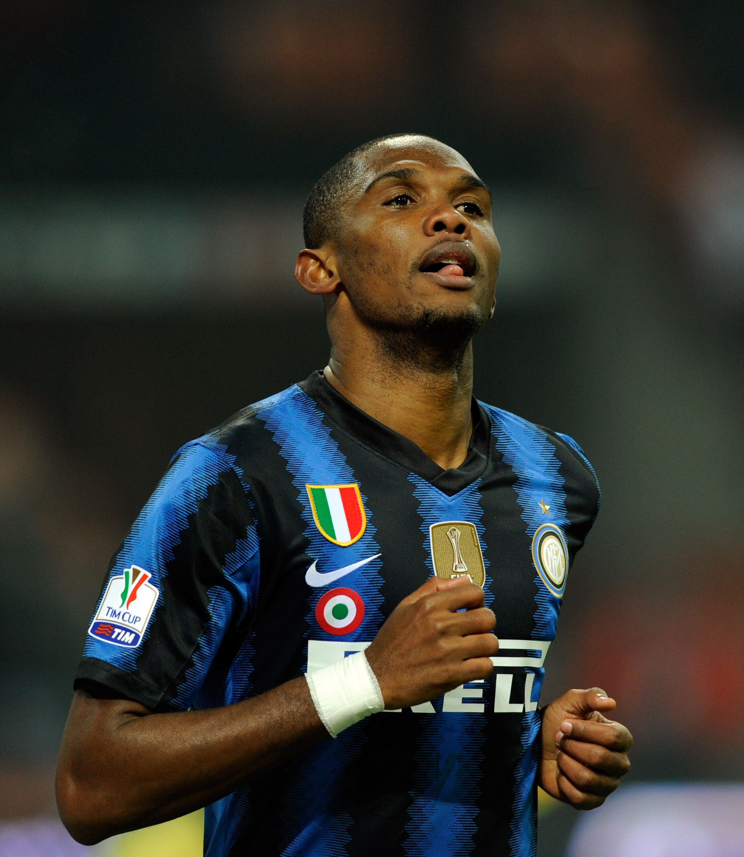 MILAN, ITALY - JANUARY 12:  Samuel Eto'o of FC Internazionale Milano celebrates scoring the first goal during the Tim Cup match between Inter and Genoa at Stadio Giuseppe Meazza on January 12, 2011 in Milan, Italy.  (Photo by Claudio Villa/Getty Images)