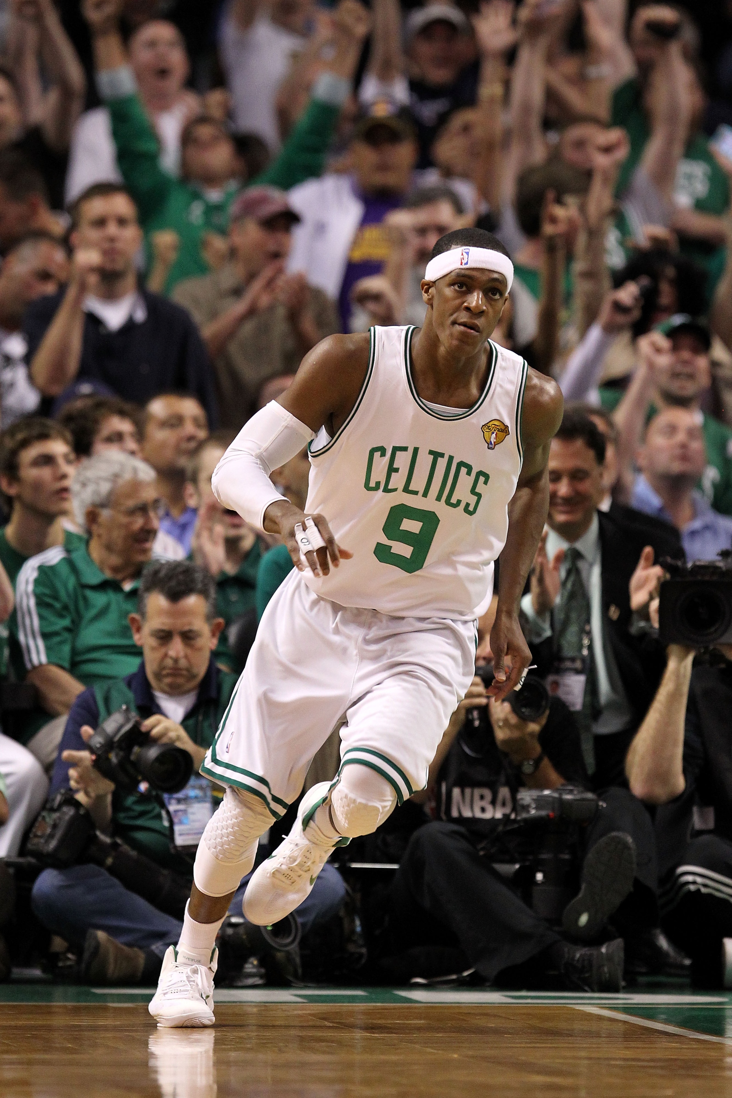 BOSTON - JUNE 13: Fans cheer as Rajon Rondo #9 of the Boston Celtics reacts after he made a basket in the first quarter against the Los Angeles Lakers during Game Five of the 2010 NBA Finals on June 13, 2010 at TD Garden in Boston, Massachusetts. NOTE TO BOSTON - JUNE 13: Fans cheer as Rajon Rondo #9 of the Boston Celtics reacts after he made a basket in the first quarter against the Los Angeles Lakers during Game Five of the 2010 NBA Finals on June 13, 2010 at TD Garden in Boston, Massachusetts. NOTE TO
