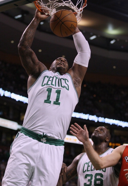 BOSTON, MA - JANUARY 07:  Glen Davis #11 of the Boston Celtics dunks the ball in the first half against the Toronto Raptors on January 7, 2011 at the TD Garden in Boston, Massachusetts. NOTE TO USER: User expressly acknowledges and agrees that, by downloa