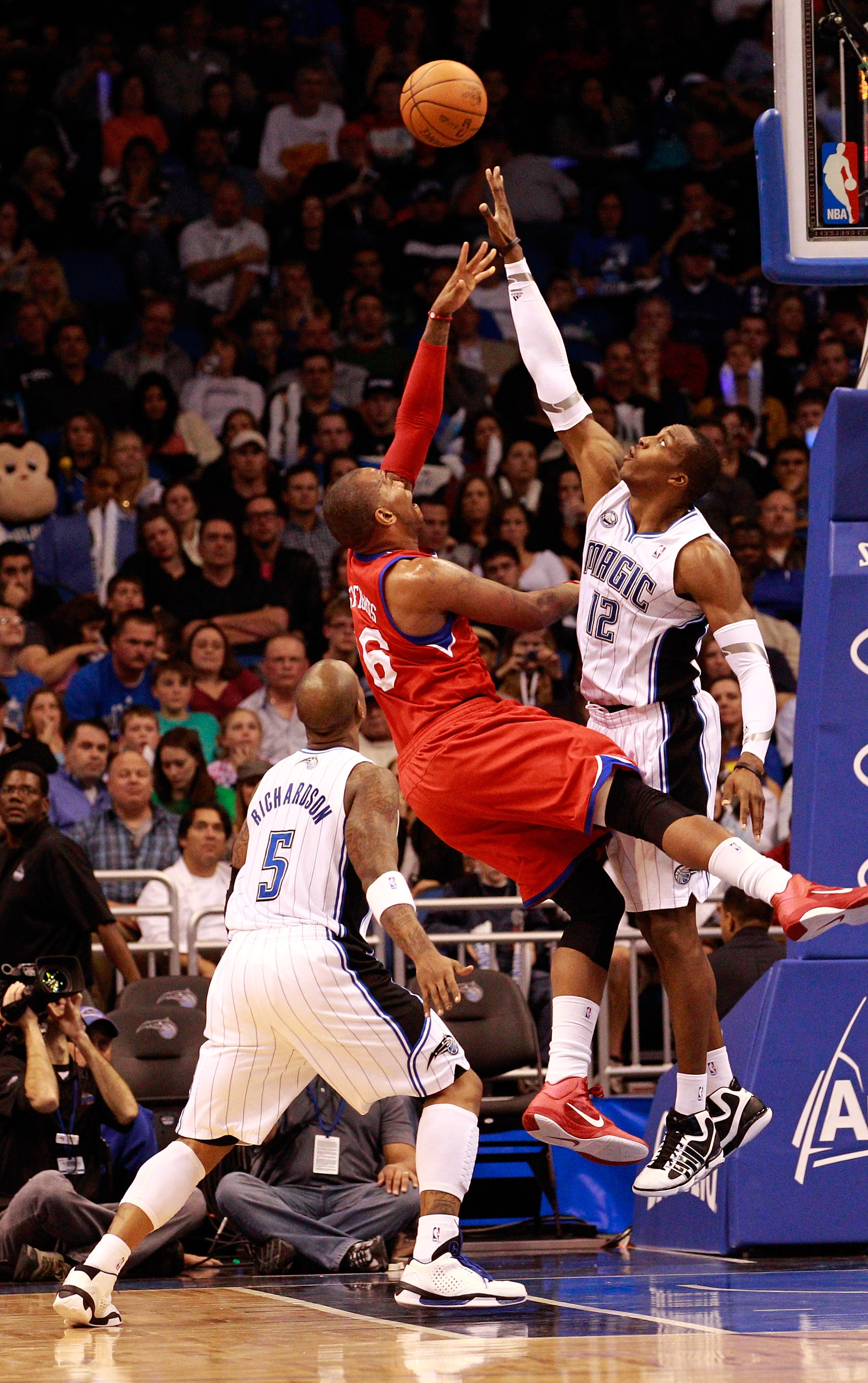 ORLANDO, FL - DECEMBER 18:  Dwight Howard #12 of the Orlando Magic attempts to block the shot of Marreese Speights #16 of the Philadelphia 76ers during the game at Amway Arena on December 18, 2010 in Orlando, Florida.  NOTE TO USER: User expressly acknowl