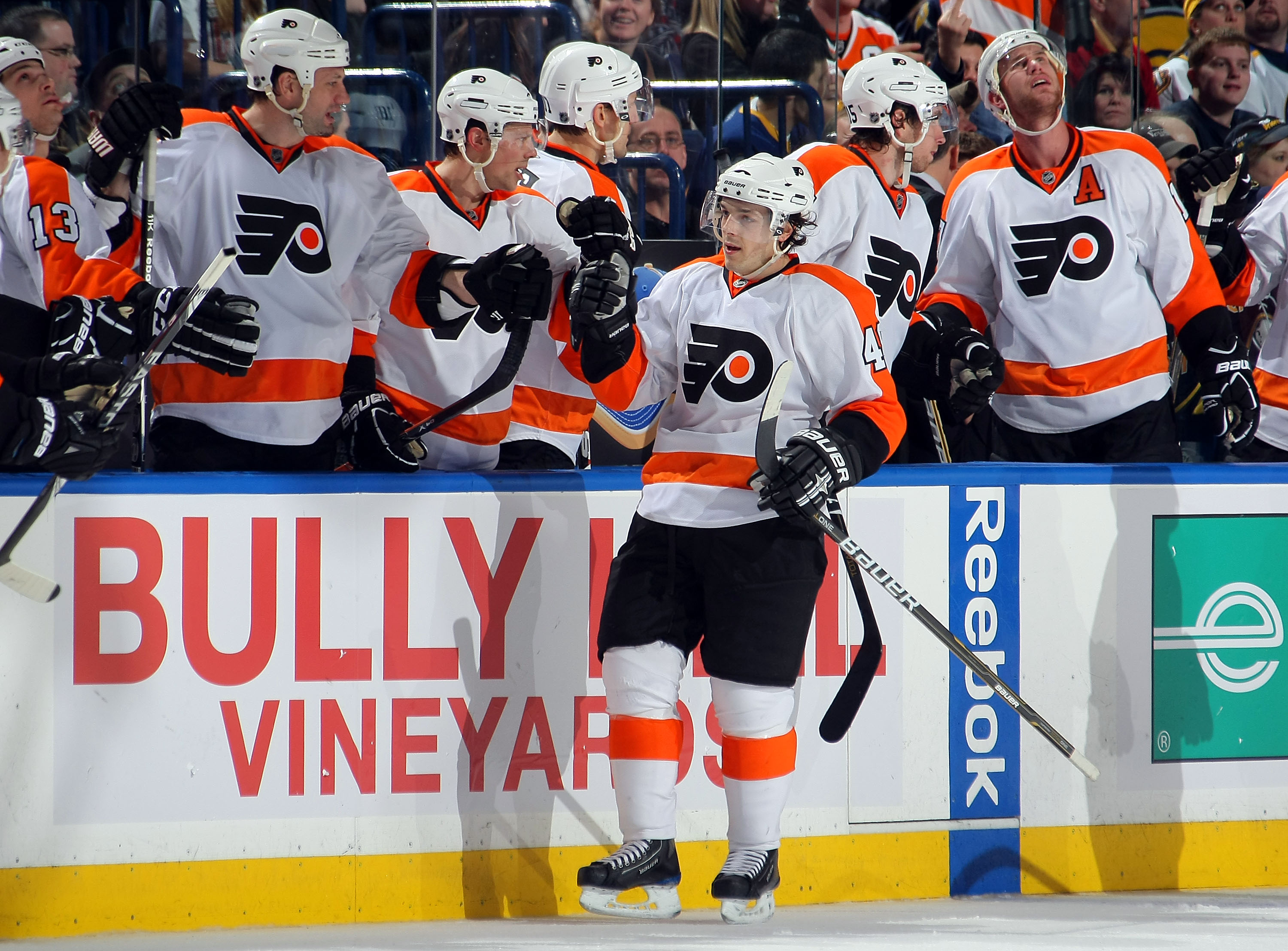 Briere a clutch playoff scorer with Sabres, Flyers