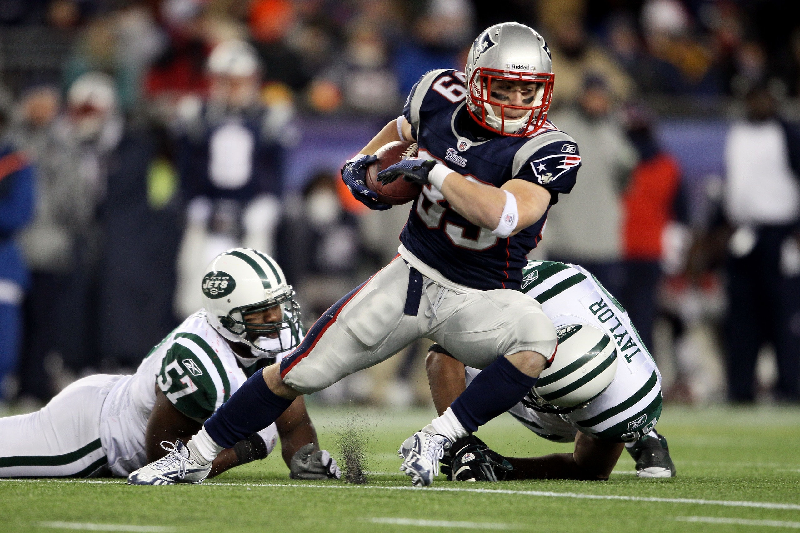 FOXBORO, MA - DECEMBER 06:  Danny Woodhead #39 of the New England Patriots runs with the ball against Bart Scott #57 and Jason Taylor #99 of the New York Jets at Gillette Stadium on December 6, 2010 in Foxboro, Massachusetts.  (Photo by Elsa/Getty Images)