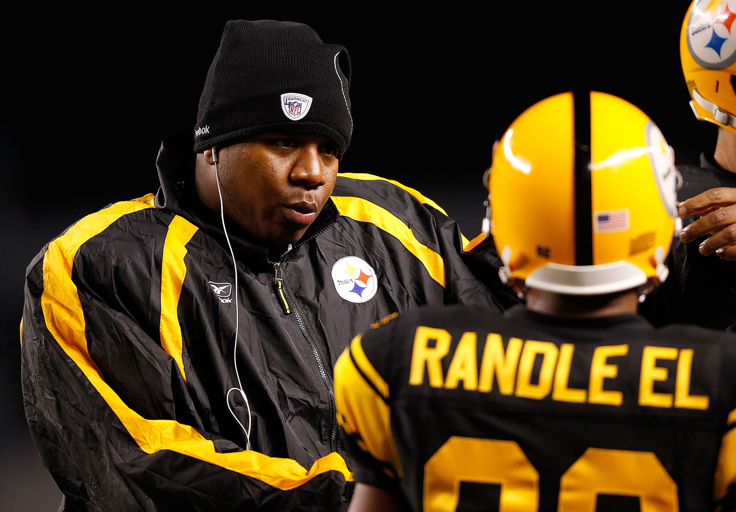 PITTSBURGH, PA - NOVEMBER 14:  Byron Leftwich #4 of the Pittsburgh Steelers talks with teammate Antwaan Randle El #82 on the sideline during the game against the New England Patriots on November 14, 2010 at Heinz Field in Pittsburgh, Pennsylvania.  (Photo